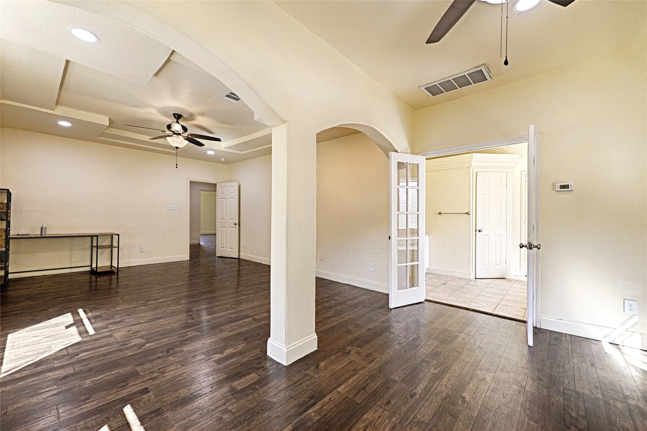 Single Family Residence For Sale in Tarrant County , 4245 Wilson Lane, Fort Worth, Texas 76133, 6 Bedroom, 3 Bathroom, 2 Garage spaces, 2,851 Sqft, built in 1949, mls#21404402, Real Estate Agent in Fort Worth, Homes For Sale in Tarrant county, Homes For Sale in Fort Worth, Realtor in Fort Worth Texas, Real Estate Brokerage Independent Realty Texas, Luminita Cordes Realtor