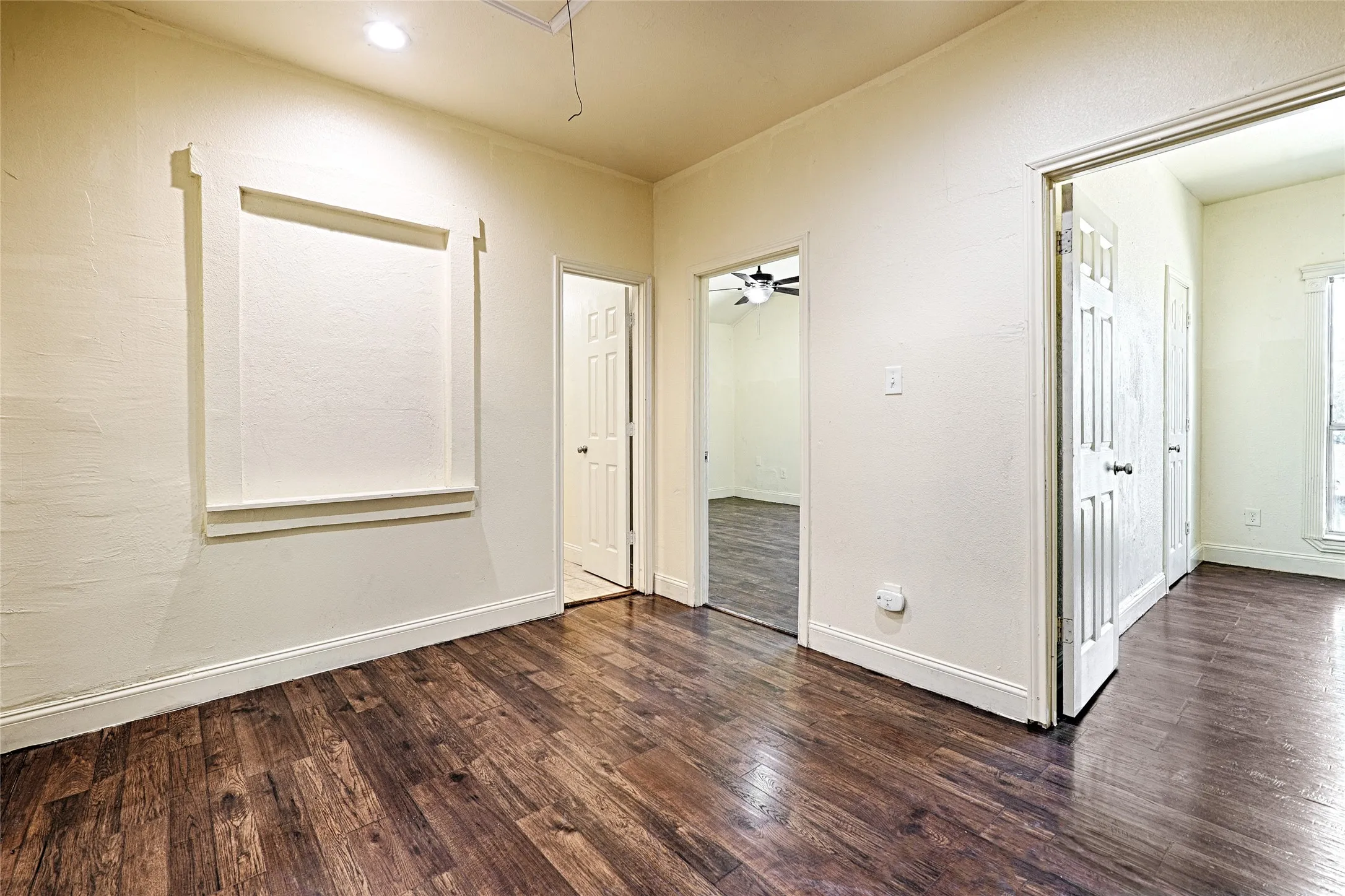 Single Family Residence For Sale in Tarrant County , 4245 Wilson Lane, Fort Worth, Texas 76133, 6 Bedroom, 3 Bathroom, 2 Garage spaces, 2,851 Sqft, built in 1949, mls#21404402, Real Estate Agent in Fort Worth, Homes For Sale in Tarrant county, Homes For Sale in Fort Worth, Realtor in Fort Worth Texas, Real Estate Brokerage Independent Realty Texas, Luminita Cordes Realtor