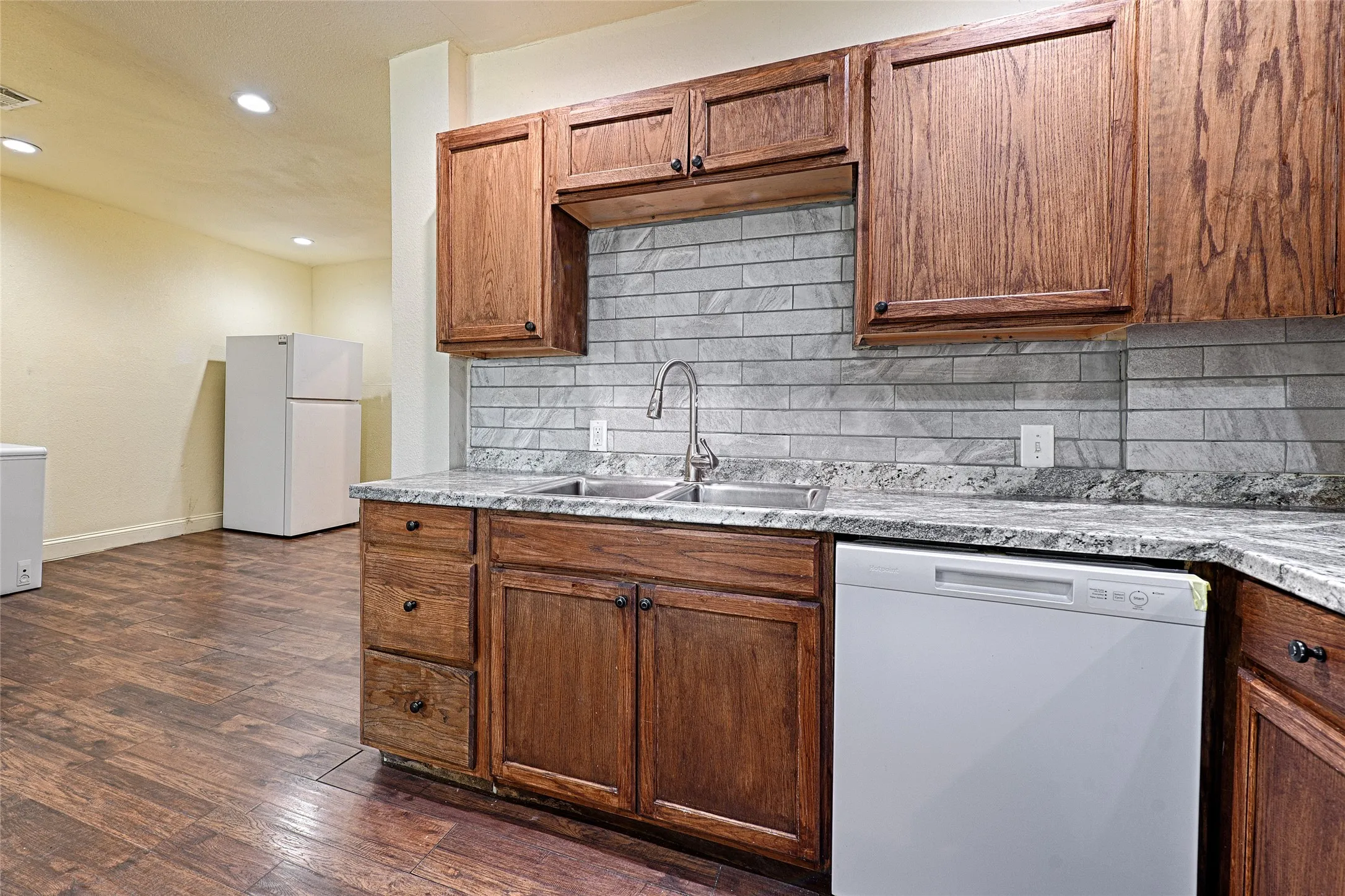 Single Family Residence For Sale in Tarrant County , 4245 Wilson Lane, Fort Worth, Texas 76133, 6 Bedroom, 3 Bathroom, 2 Garage spaces, 2,851 Sqft, built in 1949, mls#21404402, Real Estate Agent in Fort Worth, Homes For Sale in Tarrant county, Homes For Sale in Fort Worth, Realtor in Fort Worth Texas, Real Estate Brokerage Independent Realty Texas, Luminita Cordes Realtor