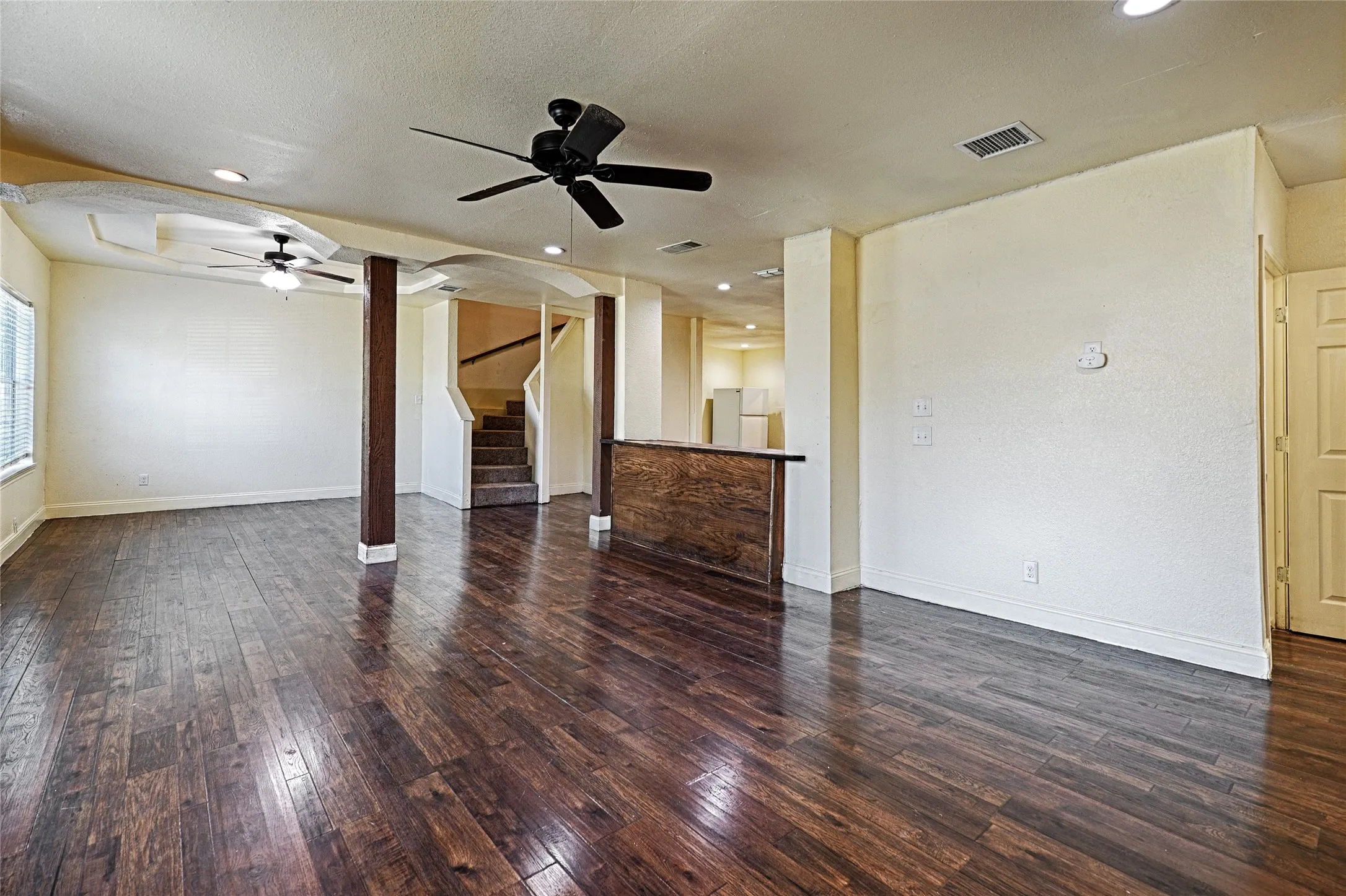 Single Family Residence For Sale in Tarrant County , 4245 Wilson Lane, Fort Worth, Texas 76133, 6 Bedroom, 3 Bathroom, 2 Garage spaces, 2,851 Sqft, built in 1949, mls#21404402, Real Estate Agent in Fort Worth, Homes For Sale in Tarrant county, Homes For Sale in Fort Worth, Realtor in Fort Worth Texas, Real Estate Brokerage Independent Realty Texas, Luminita Cordes Realtor