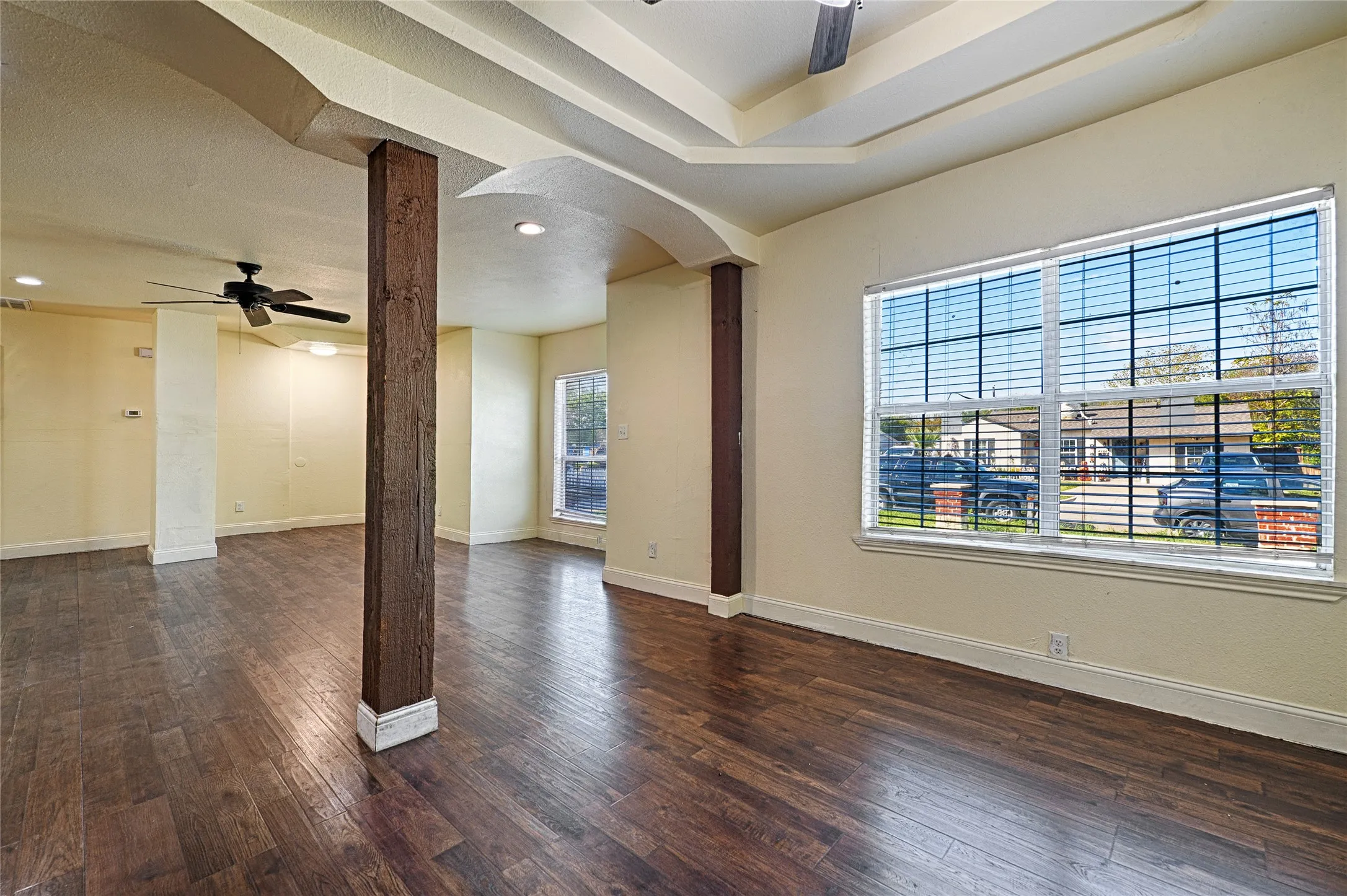 Single Family Residence For Sale in Tarrant County , 4245 Wilson Lane, Fort Worth, Texas 76133, 6 Bedroom, 3 Bathroom, 2 Garage spaces, 2,851 Sqft, built in 1949, mls#21404402, Real Estate Agent in Fort Worth, Homes For Sale in Tarrant county, Homes For Sale in Fort Worth, Realtor in Fort Worth Texas, Real Estate Brokerage Independent Realty Texas, Luminita Cordes Realtor