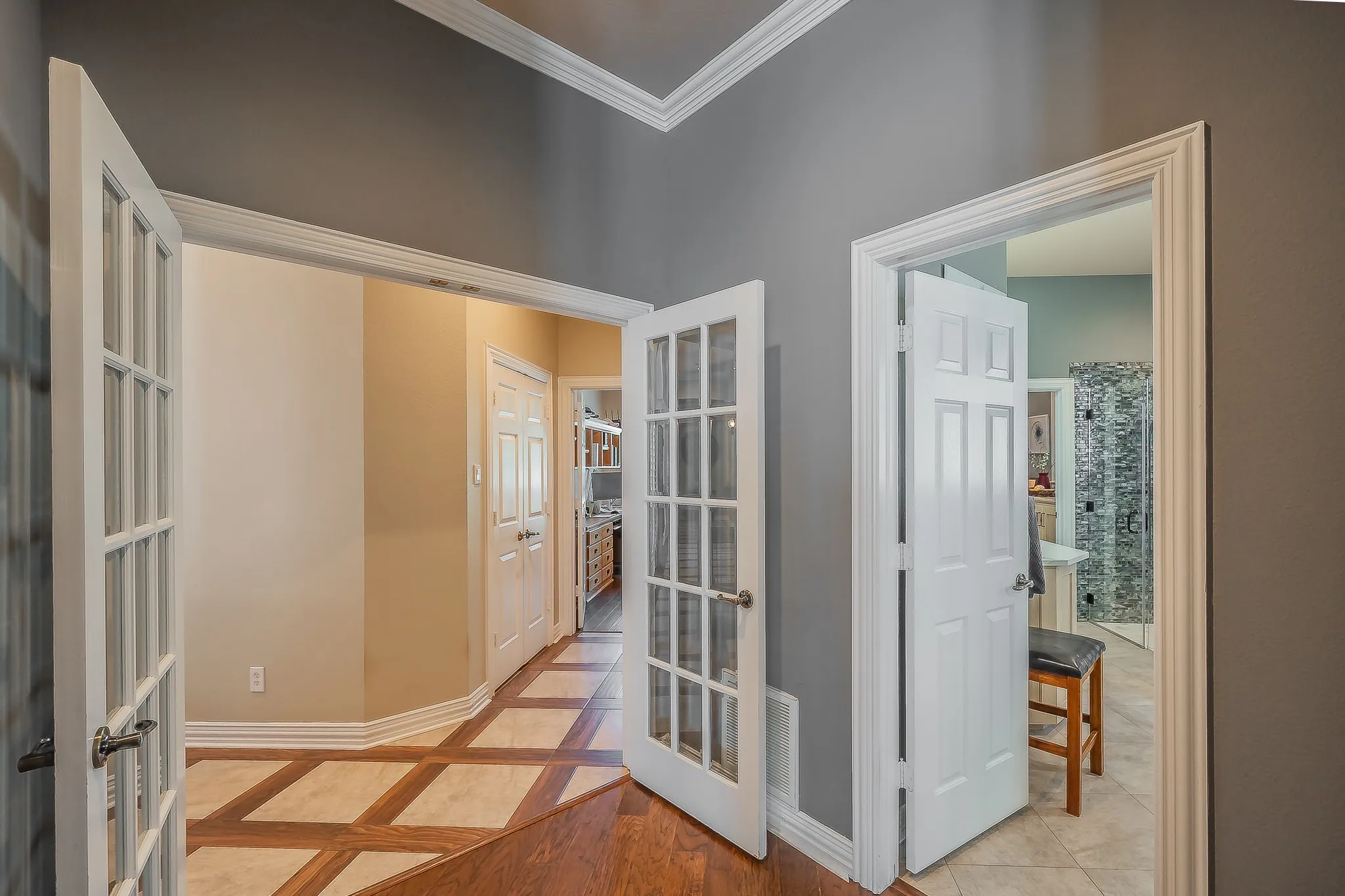 Single Family Residence For Sale in Johnson County , 225 Sherry Lane, Burleson, Texas 76028, 3 Bedroom, 4 Bathroom, 3 Garage spaces, 3,374 Sqft, built in 2002, mls#21406326, Real Estate Agent in Burleson, Homes For Sale in Johnson county, Homes For Sale in Burleson, Realtor in Burleson Texas, Real Estate Brokerage Independent Realty Texas, Luminita Cordes Realtor