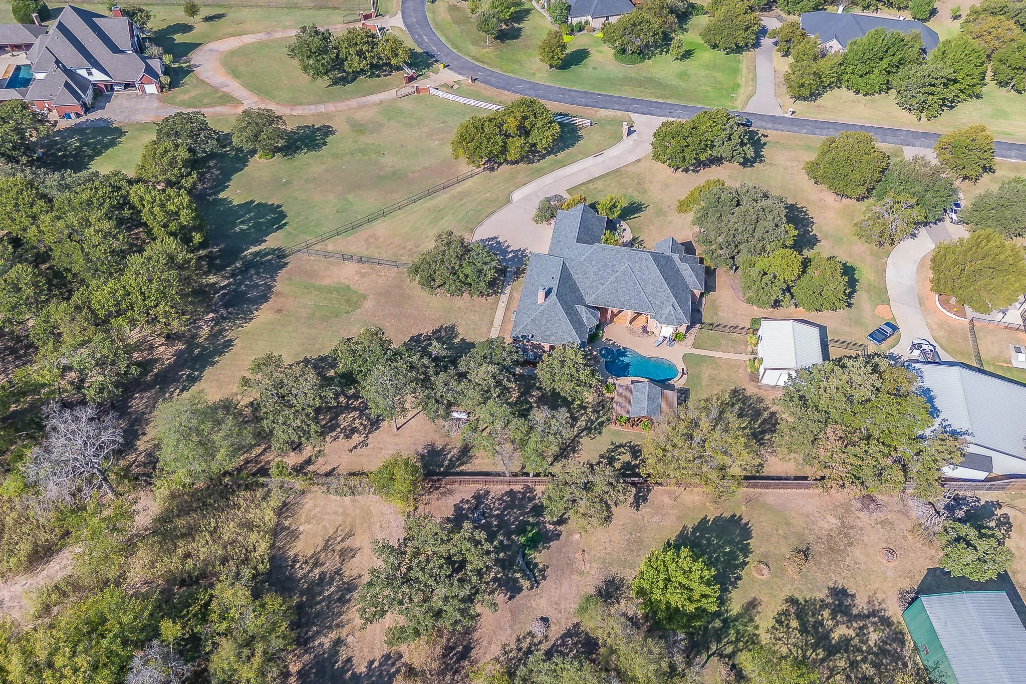 Single Family Residence For Sale in Johnson County , 225 Sherry Lane, Burleson, Texas 76028, 3 Bedroom, 4 Bathroom, 3 Garage spaces, 3,374 Sqft, built in 2002, mls#21406326, Real Estate Agent in Burleson, Homes For Sale in Johnson county, Homes For Sale in Burleson, Realtor in Burleson Texas, Real Estate Brokerage Independent Realty Texas, Luminita Cordes Realtor