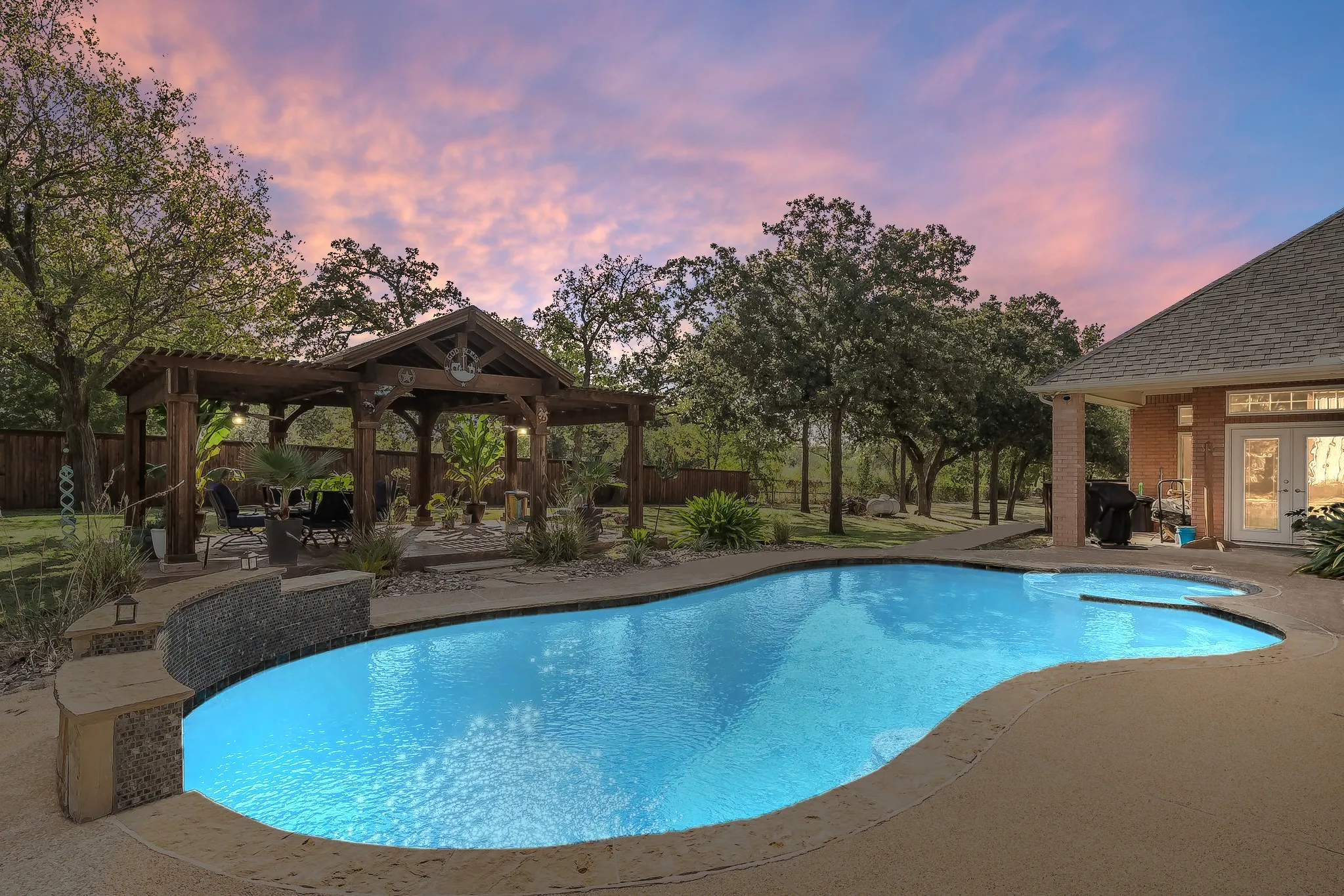 Single Family Residence For Sale in Johnson County , 225 Sherry Lane, Burleson, Texas 76028, 3 Bedroom, 4 Bathroom, 3 Garage spaces, 3,374 Sqft, built in 2002, mls#21406326, Real Estate Agent in Burleson, Homes For Sale in Johnson county, Homes For Sale in Burleson, Realtor in Burleson Texas, Real Estate Brokerage Independent Realty Texas, Luminita Cordes Realtor