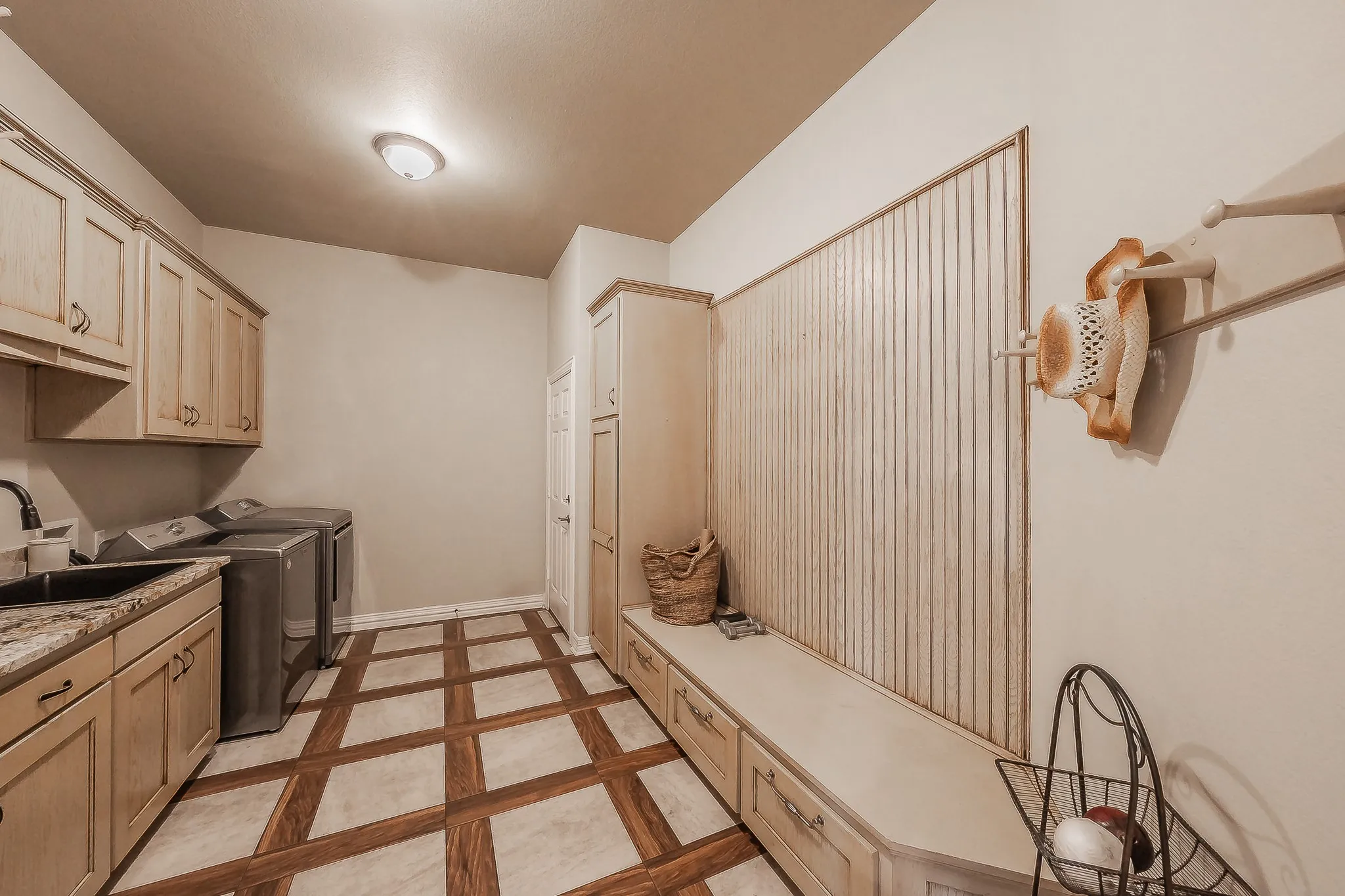 Single Family Residence For Sale in Johnson County , 225 Sherry Lane, Burleson, Texas 76028, 3 Bedroom, 4 Bathroom, 3 Garage spaces, 3,374 Sqft, built in 2002, mls#21406326, Real Estate Agent in Burleson, Homes For Sale in Johnson county, Homes For Sale in Burleson, Realtor in Burleson Texas, Real Estate Brokerage Independent Realty Texas, Luminita Cordes Realtor
