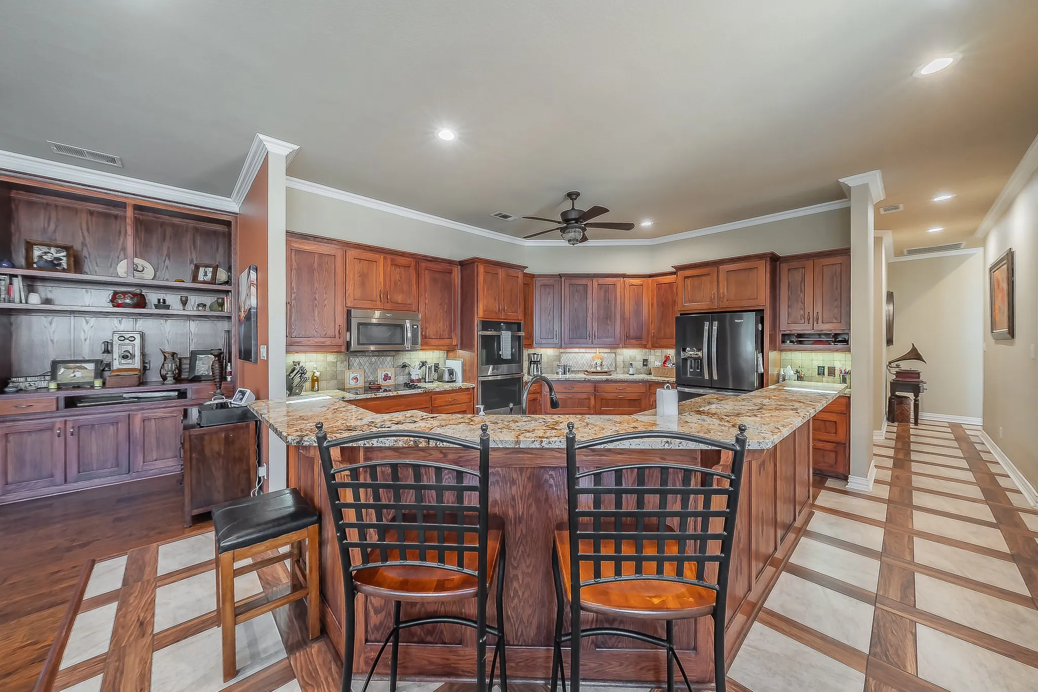 Single Family Residence For Sale in Johnson County , 225 Sherry Lane, Burleson, Texas 76028, 3 Bedroom, 4 Bathroom, 3 Garage spaces, 3,374 Sqft, built in 2002, mls#21406326, Real Estate Agent in Burleson, Homes For Sale in Johnson county, Homes For Sale in Burleson, Realtor in Burleson Texas, Real Estate Brokerage Independent Realty Texas, Luminita Cordes Realtor