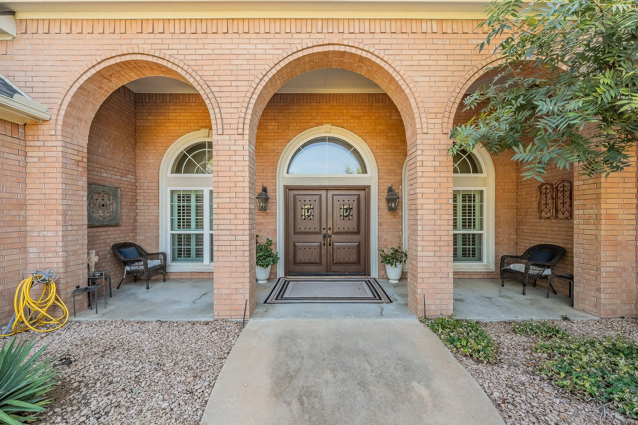 Single Family Residence For Sale in Johnson County , 225 Sherry Lane, Burleson, Texas 76028, 3 Bedroom, 4 Bathroom, 3 Garage spaces, 3,374 Sqft, built in 2002, mls#21406326, Real Estate Agent in Burleson, Homes For Sale in Johnson county, Homes For Sale in Burleson, Realtor in Burleson Texas, Real Estate Brokerage Independent Realty Texas, Luminita Cordes Realtor
