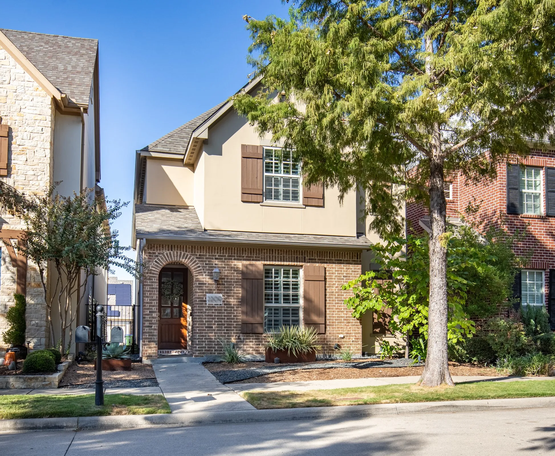 Exterior features detailed landscaping, shade tree and covered entry.