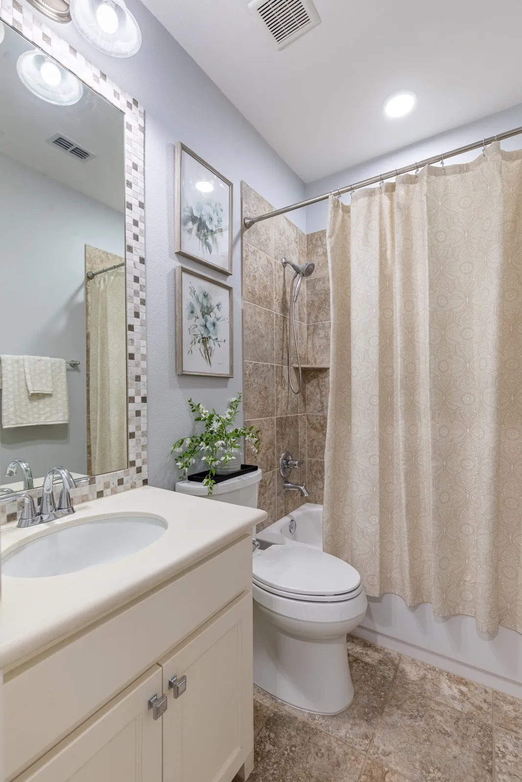 Downstairs full bath with tub/shower combo.