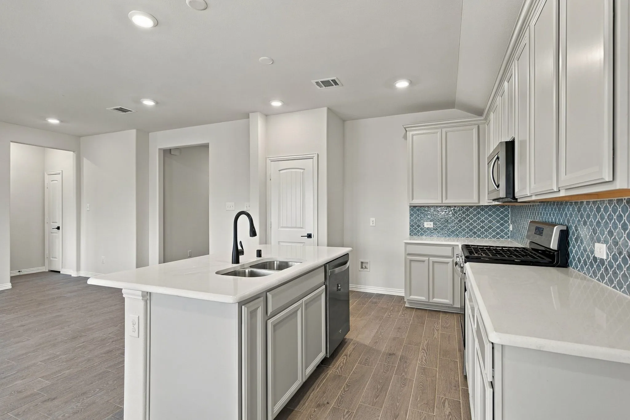 Single Family Residence For Sale in Denton County , 5117 Del Monte Drive, Denton, Texas 76207, 3 Bedroom, 2 Bathroom, 2 Garage spaces, 1,518 Sqft, built in 2023, mls#21408680, Real Estate Agent in Denton, Homes For Sale in Denton county, Homes For Sale in Denton, Realtor in Denton Texas, Real Estate Brokerage Independent Realty Texas, Luminita Cordes Realtor