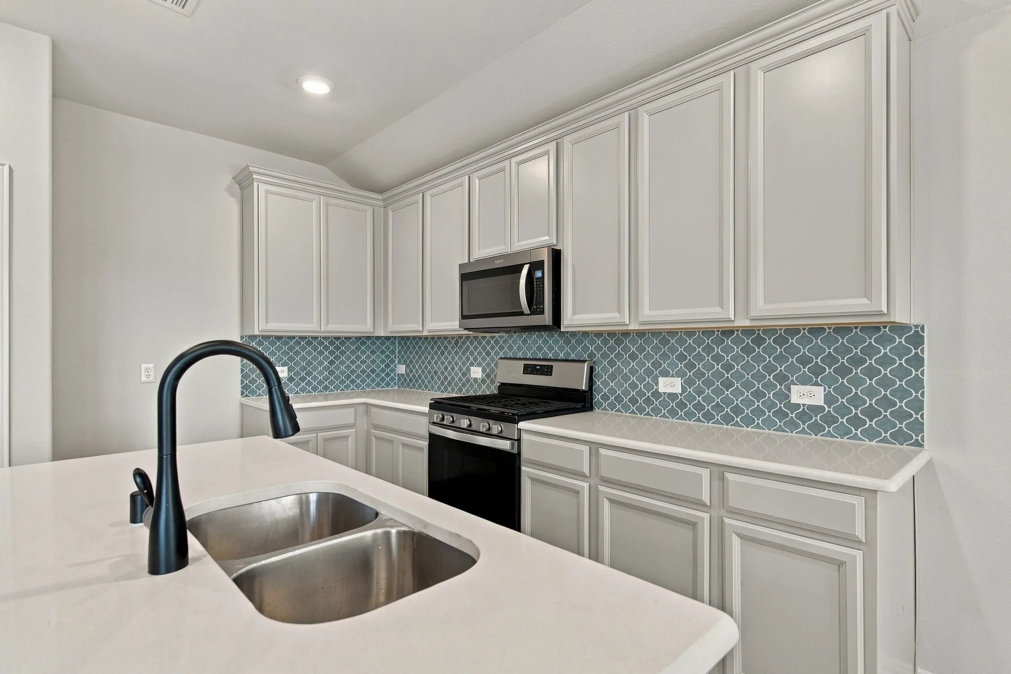 Single Family Residence For Sale in Denton County , 5117 Del Monte Drive, Denton, Texas 76207, 3 Bedroom, 2 Bathroom, 2 Garage spaces, 1,518 Sqft, built in 2023, mls#21408680, Real Estate Agent in Denton, Homes For Sale in Denton county, Homes For Sale in Denton, Realtor in Denton Texas, Real Estate Brokerage Independent Realty Texas, Luminita Cordes Realtor