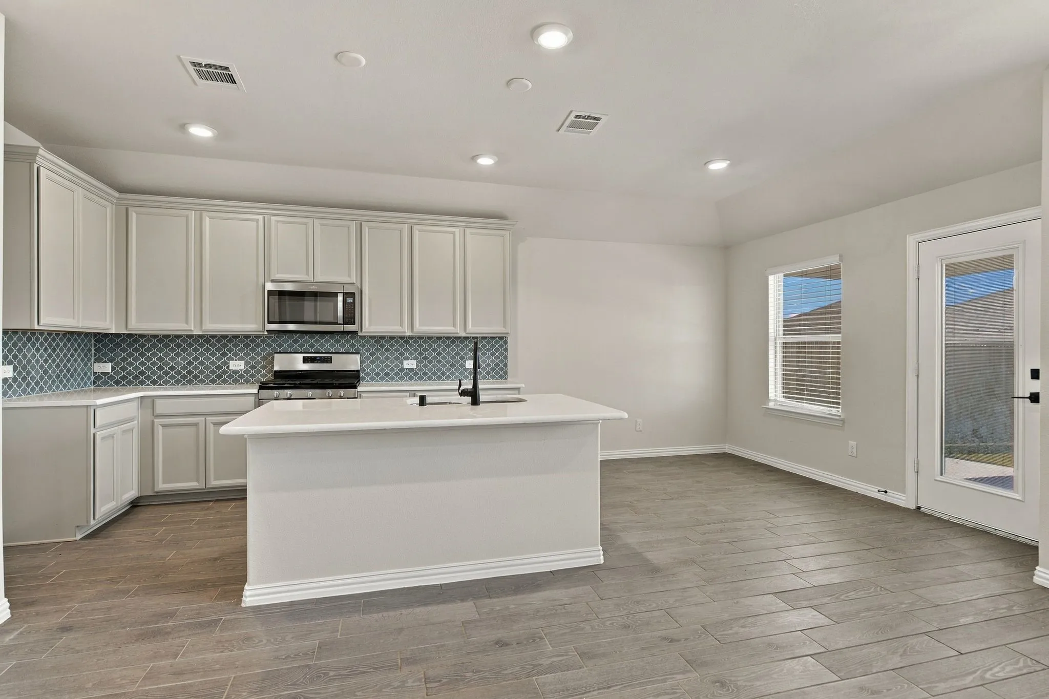 Single Family Residence For Sale in Denton County , 5117 Del Monte Drive, Denton, Texas 76207, 3 Bedroom, 2 Bathroom, 2 Garage spaces, 1,518 Sqft, built in 2023, mls#21408680, Real Estate Agent in Denton, Homes For Sale in Denton county, Homes For Sale in Denton, Realtor in Denton Texas, Real Estate Brokerage Independent Realty Texas, Luminita Cordes Realtor