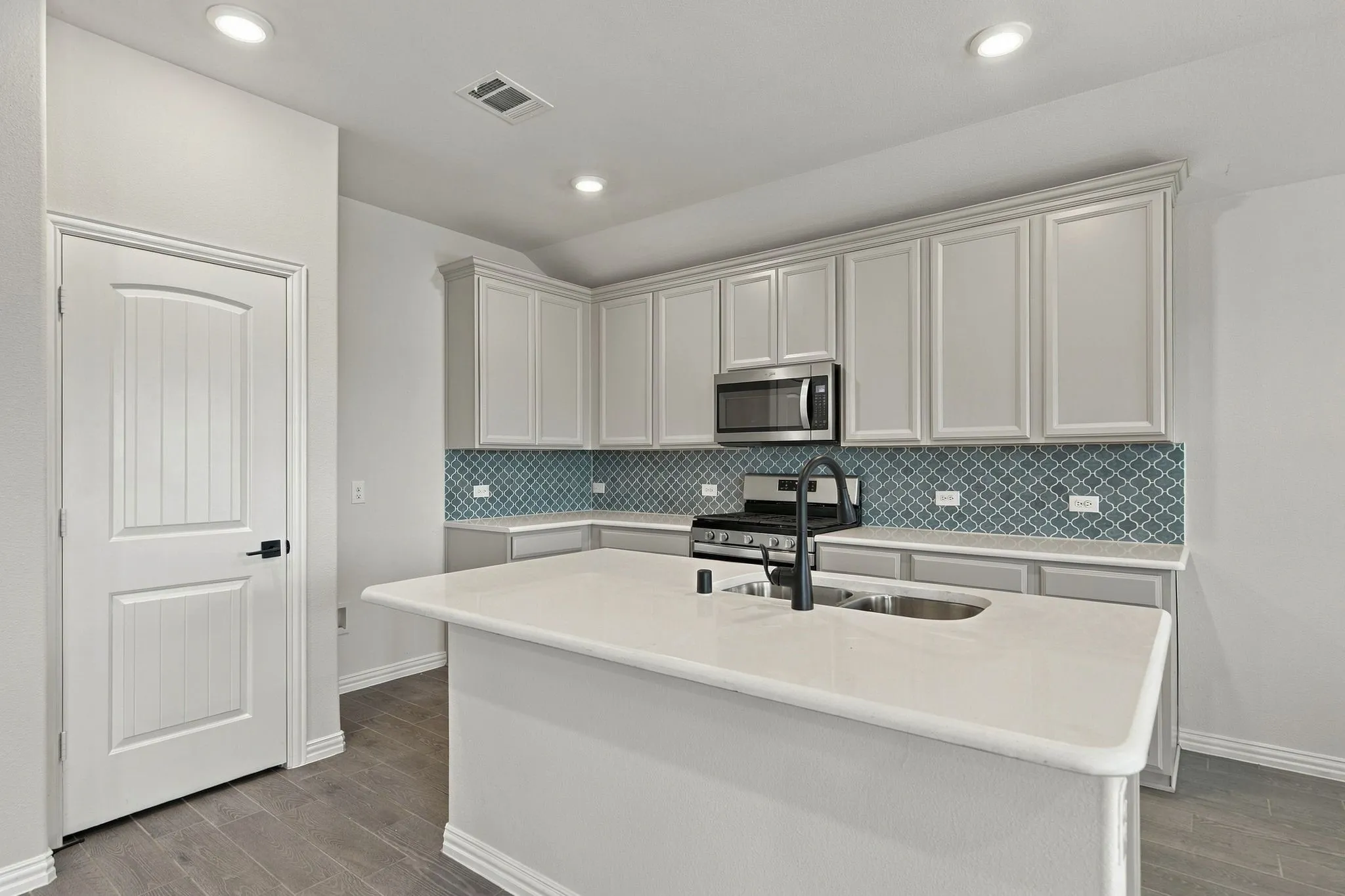 Single Family Residence For Sale in Denton County , 5117 Del Monte Drive, Denton, Texas 76207, 3 Bedroom, 2 Bathroom, 2 Garage spaces, 1,518 Sqft, built in 2023, mls#21408680, Real Estate Agent in Denton, Homes For Sale in Denton county, Homes For Sale in Denton, Realtor in Denton Texas, Real Estate Brokerage Independent Realty Texas, Luminita Cordes Realtor