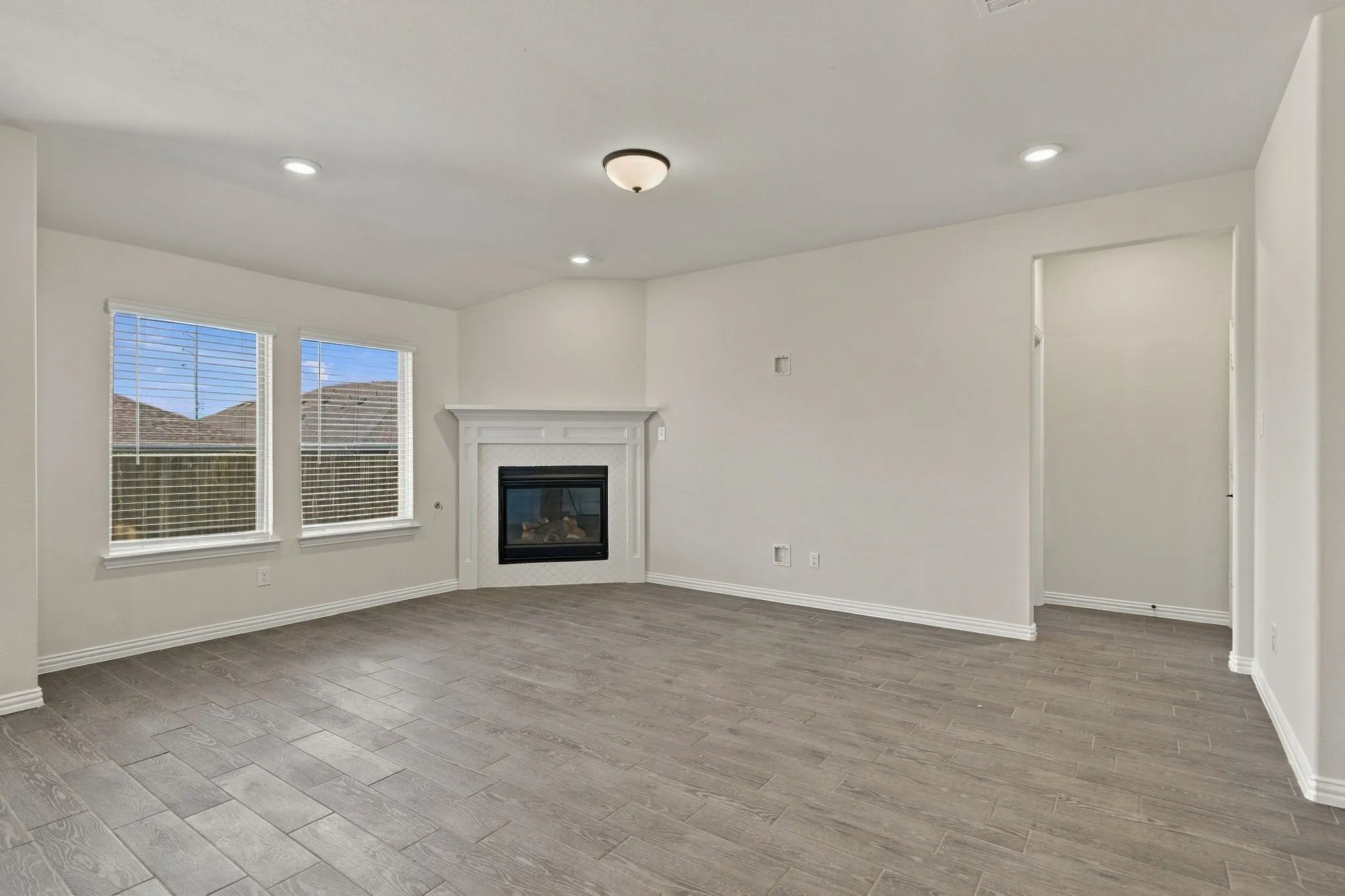 Single Family Residence For Sale in Denton County , 5117 Del Monte Drive, Denton, Texas 76207, 3 Bedroom, 2 Bathroom, 2 Garage spaces, 1,518 Sqft, built in 2023, mls#21408680, Real Estate Agent in Denton, Homes For Sale in Denton county, Homes For Sale in Denton, Realtor in Denton Texas, Real Estate Brokerage Independent Realty Texas, Luminita Cordes Realtor