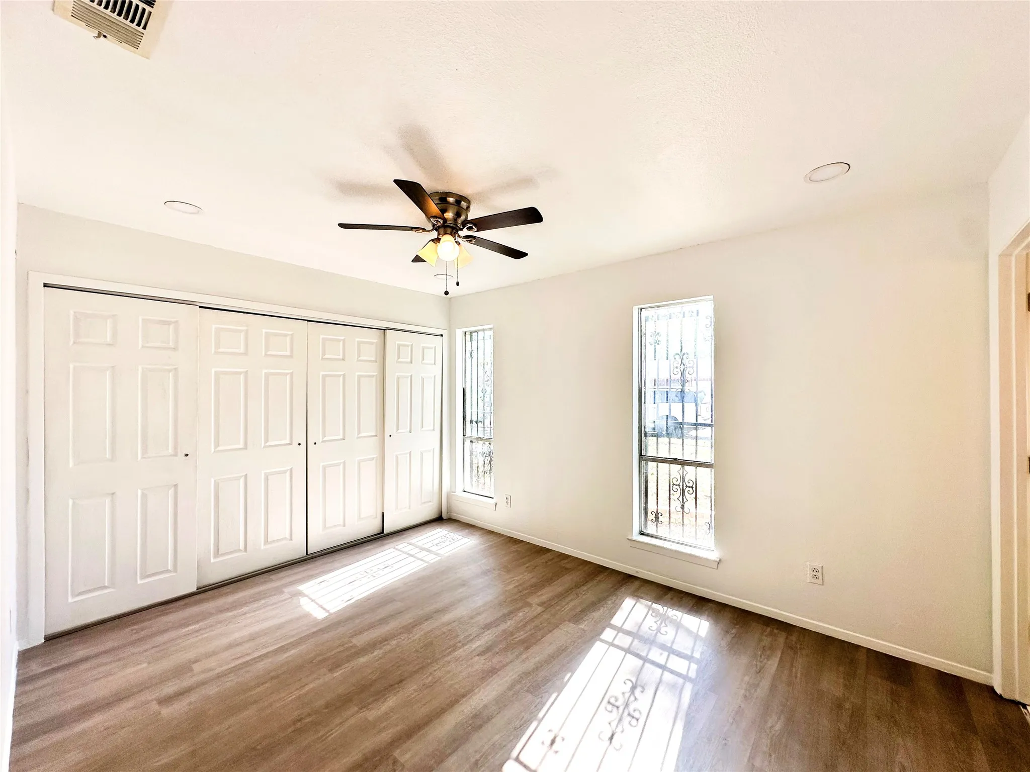 Single Family Residence For Rent in Dallas County , 1035 Timberview Drive, Hutchins, Texas 75141, 3 Bedroom, 2 Bathroom, 2 Garage spaces, 1,094 Sqft, built in 1970, mls#21406029, Real Estate Agent in Hutchins, Homes For Rent in Dallas county, Homes For Rent in Hutchins, Realtor in Hutchins Texas, Real Estate Brokerage Independent Realty Texas, Luminita Cordes Realtor