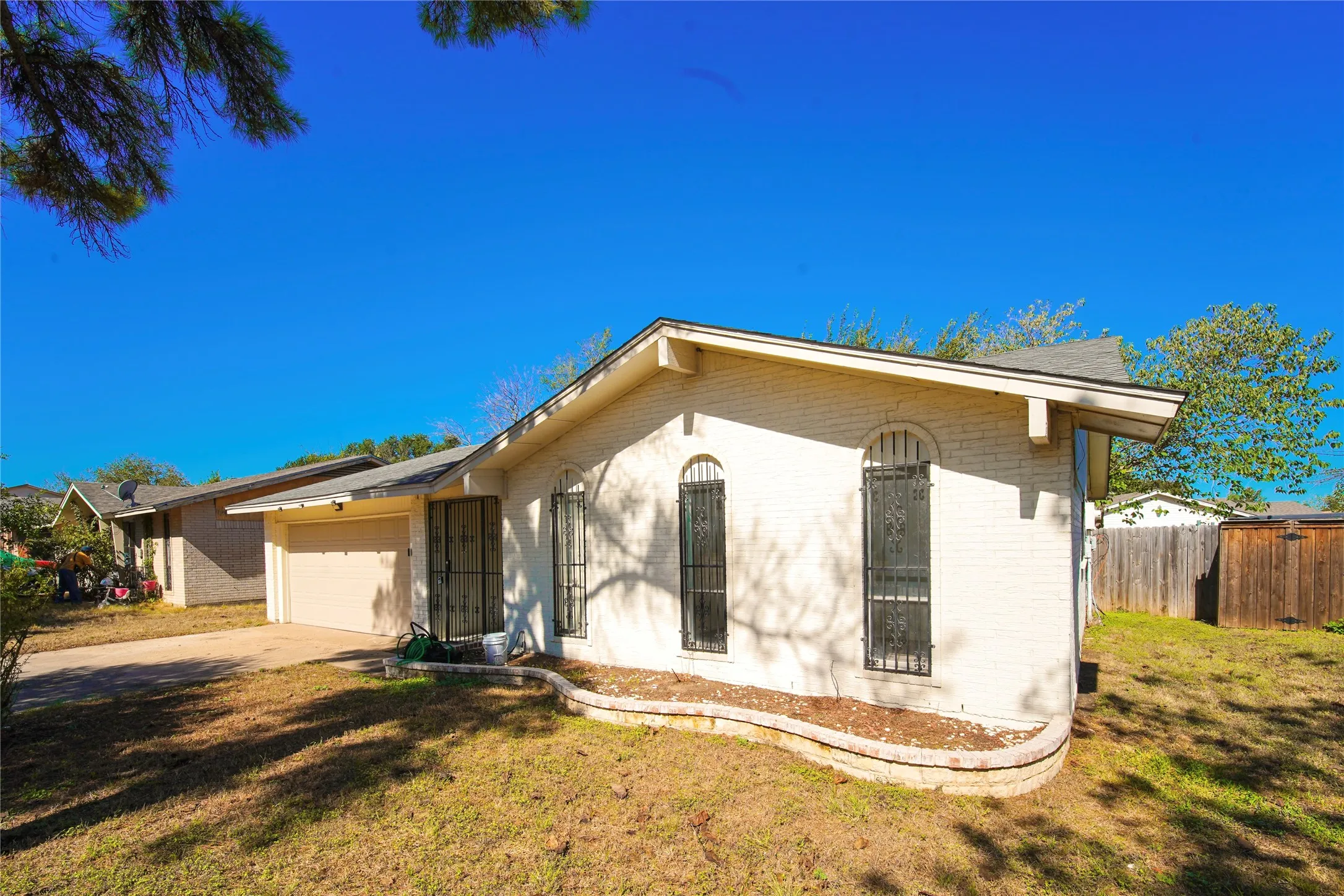 Single Family Residence For Rent in Dallas County , 1035 Timberview Drive, Hutchins, Texas 75141, 3 Bedroom, 2 Bathroom, 2 Garage spaces, 1,094 Sqft, built in 1970, mls#21406029, Real Estate Agent in Hutchins, Homes For Rent in Dallas county, Homes For Rent in Hutchins, Realtor in Hutchins Texas, Real Estate Brokerage Independent Realty Texas, Luminita Cordes Realtor