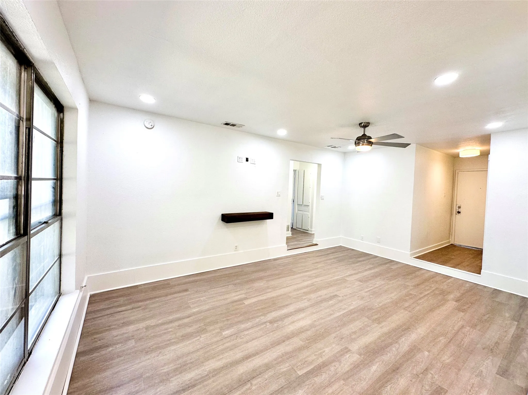 Single Family Residence For Rent in Dallas County , 1035 Timberview Drive, Hutchins, Texas 75141, 3 Bedroom, 2 Bathroom, 2 Garage spaces, 1,094 Sqft, built in 1970, mls#21406029, Real Estate Agent in Hutchins, Homes For Rent in Dallas county, Homes For Rent in Hutchins, Realtor in Hutchins Texas, Real Estate Brokerage Independent Realty Texas, Luminita Cordes Realtor