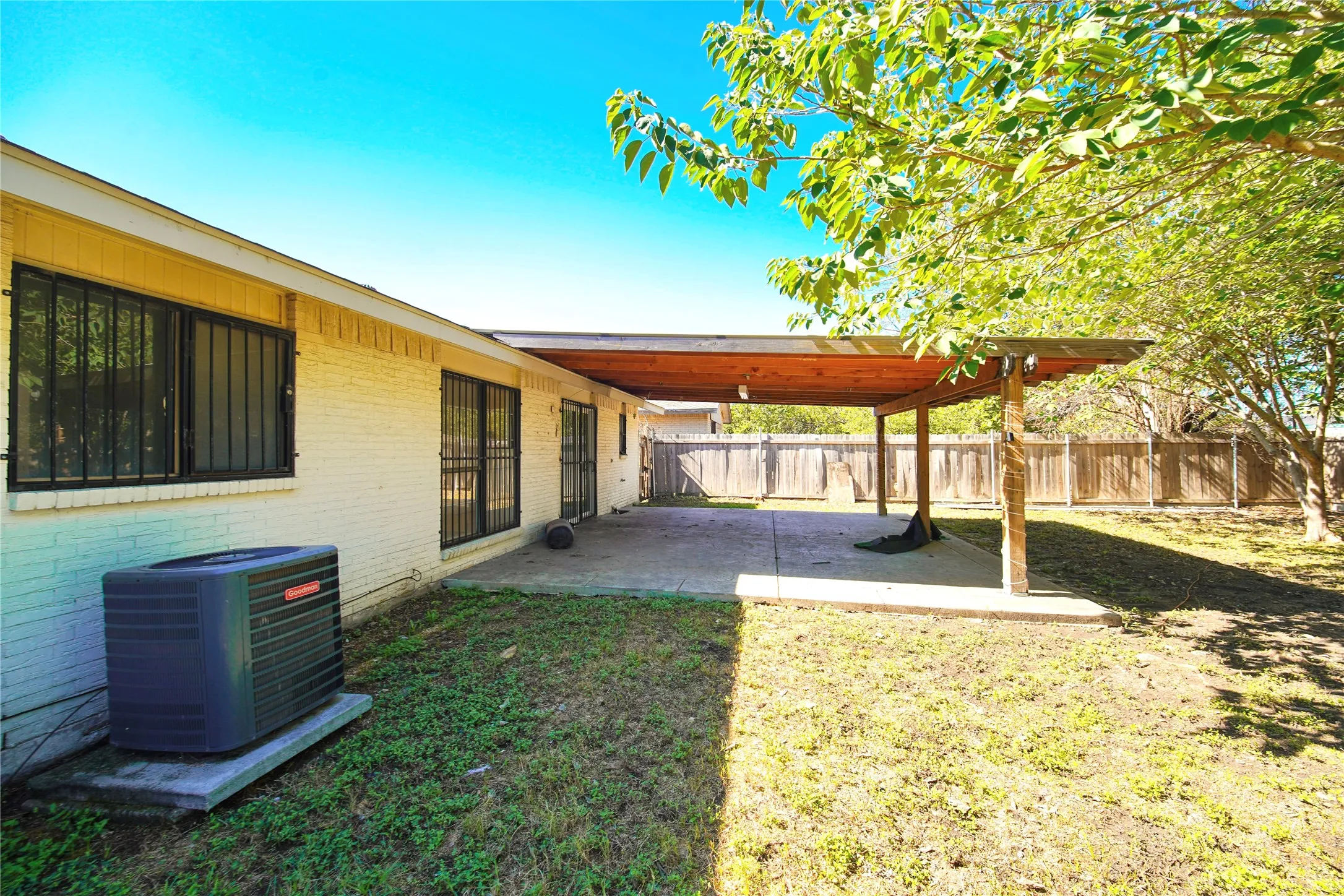 Single Family Residence For Rent in Dallas County , 1035 Timberview Drive, Hutchins, Texas 75141, 3 Bedroom, 2 Bathroom, 2 Garage spaces, 1,094 Sqft, built in 1970, mls#21406029, Real Estate Agent in Hutchins, Homes For Rent in Dallas county, Homes For Rent in Hutchins, Realtor in Hutchins Texas, Real Estate Brokerage Independent Realty Texas, Luminita Cordes Realtor