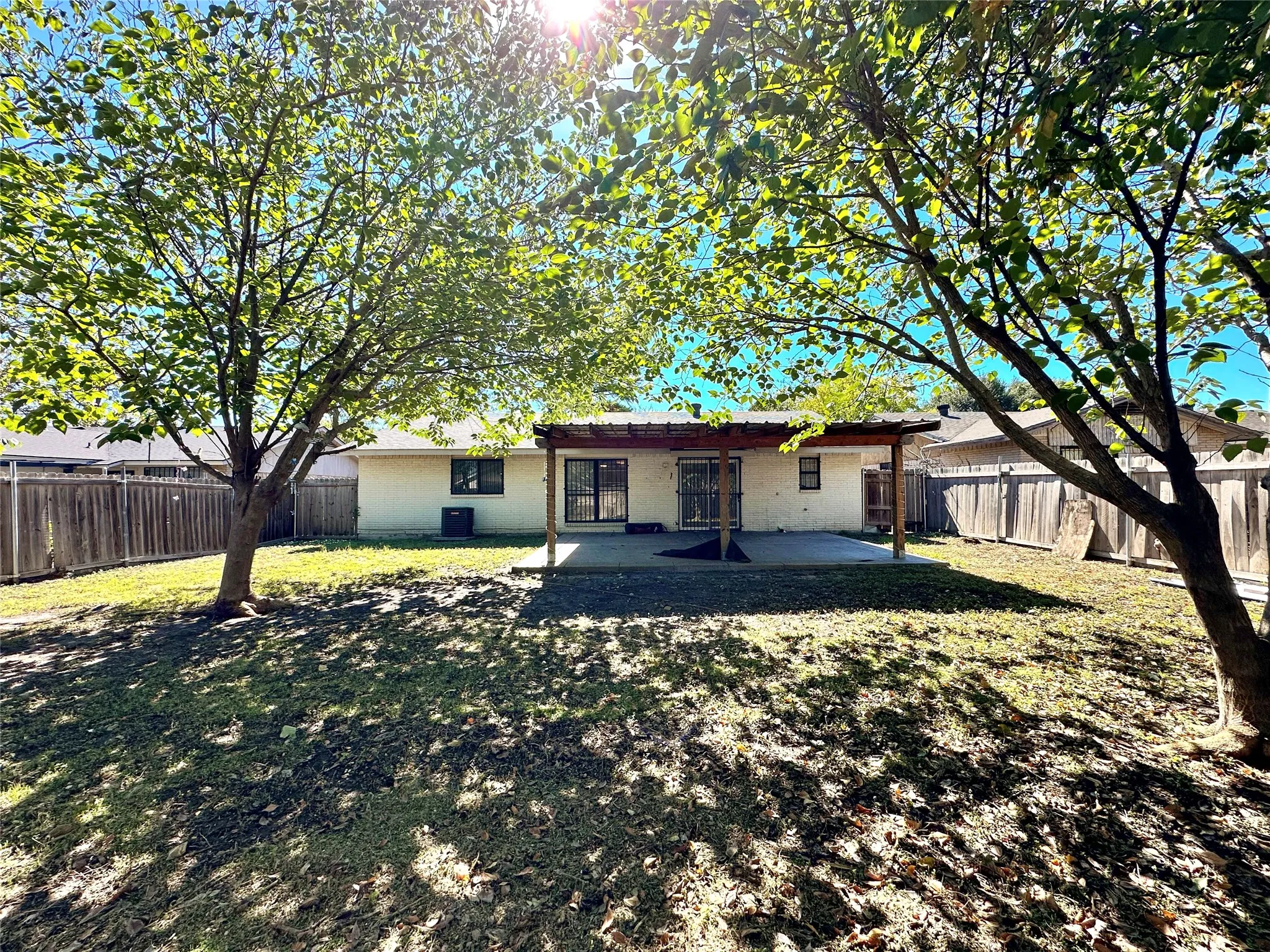 Single Family Residence For Rent in Dallas County , 1035 Timberview Drive, Hutchins, Texas 75141, 3 Bedroom, 2 Bathroom, 2 Garage spaces, 1,094 Sqft, built in 1970, mls#21406029, Real Estate Agent in Hutchins, Homes For Rent in Dallas county, Homes For Rent in Hutchins, Realtor in Hutchins Texas, Real Estate Brokerage Independent Realty Texas, Luminita Cordes Realtor