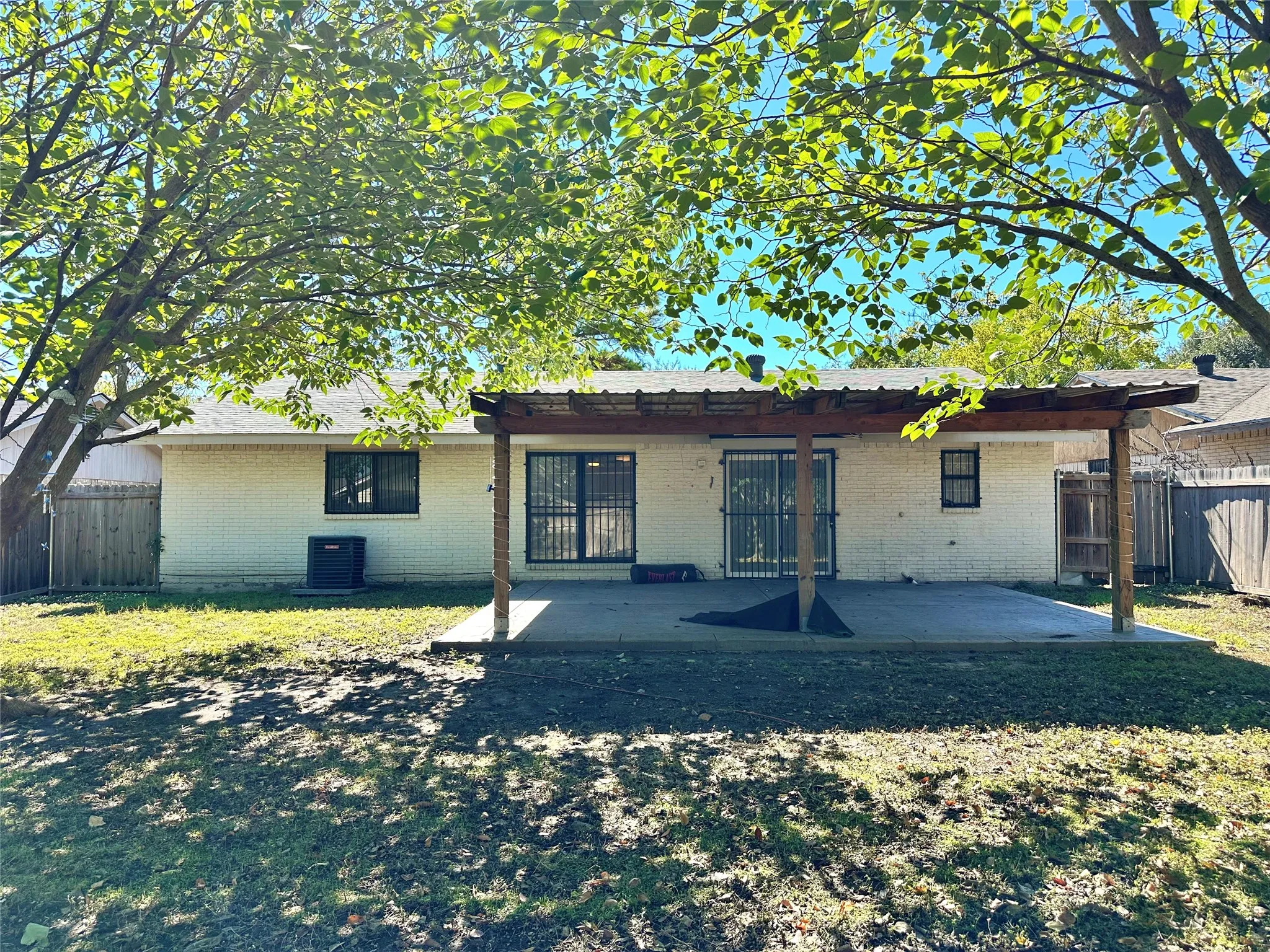 Single Family Residence For Rent in Dallas County , 1035 Timberview Drive, Hutchins, Texas 75141, 3 Bedroom, 2 Bathroom, 2 Garage spaces, 1,094 Sqft, built in 1970, mls#21406029, Real Estate Agent in Hutchins, Homes For Rent in Dallas county, Homes For Rent in Hutchins, Realtor in Hutchins Texas, Real Estate Brokerage Independent Realty Texas, Luminita Cordes Realtor