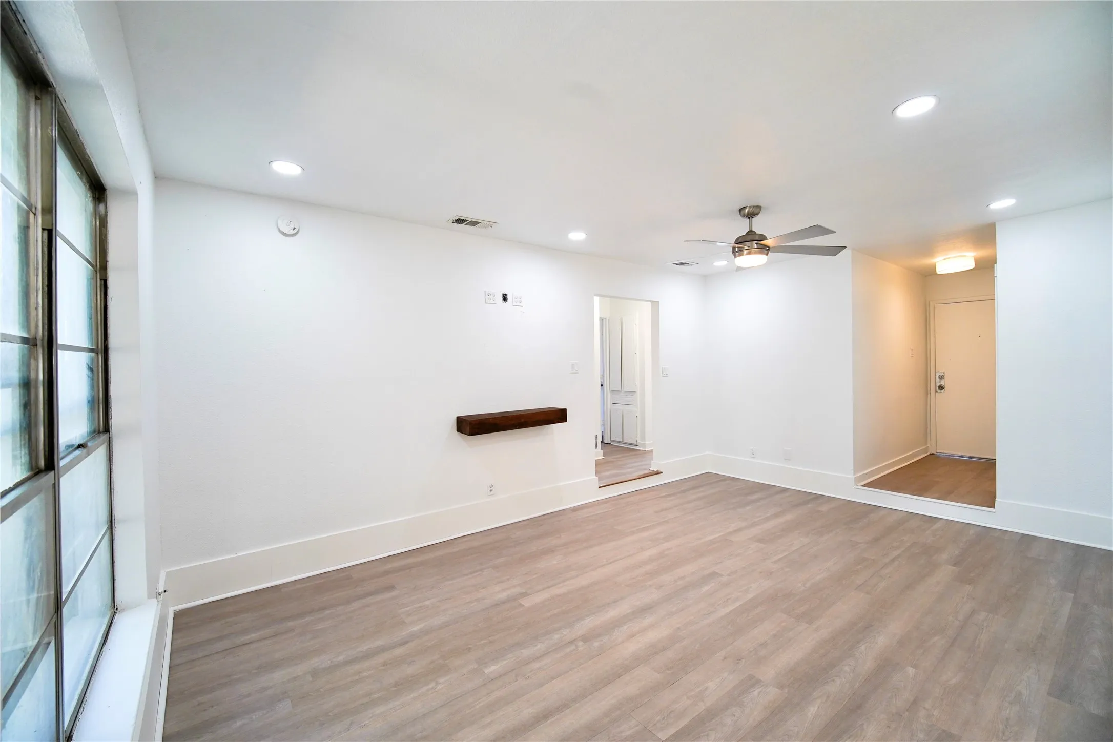 Single Family Residence For Rent in Dallas County , 1035 Timberview Drive, Hutchins, Texas 75141, 3 Bedroom, 2 Bathroom, 2 Garage spaces, 1,094 Sqft, built in 1970, mls#21406029, Real Estate Agent in Hutchins, Homes For Rent in Dallas county, Homes For Rent in Hutchins, Realtor in Hutchins Texas, Real Estate Brokerage Independent Realty Texas, Luminita Cordes Realtor