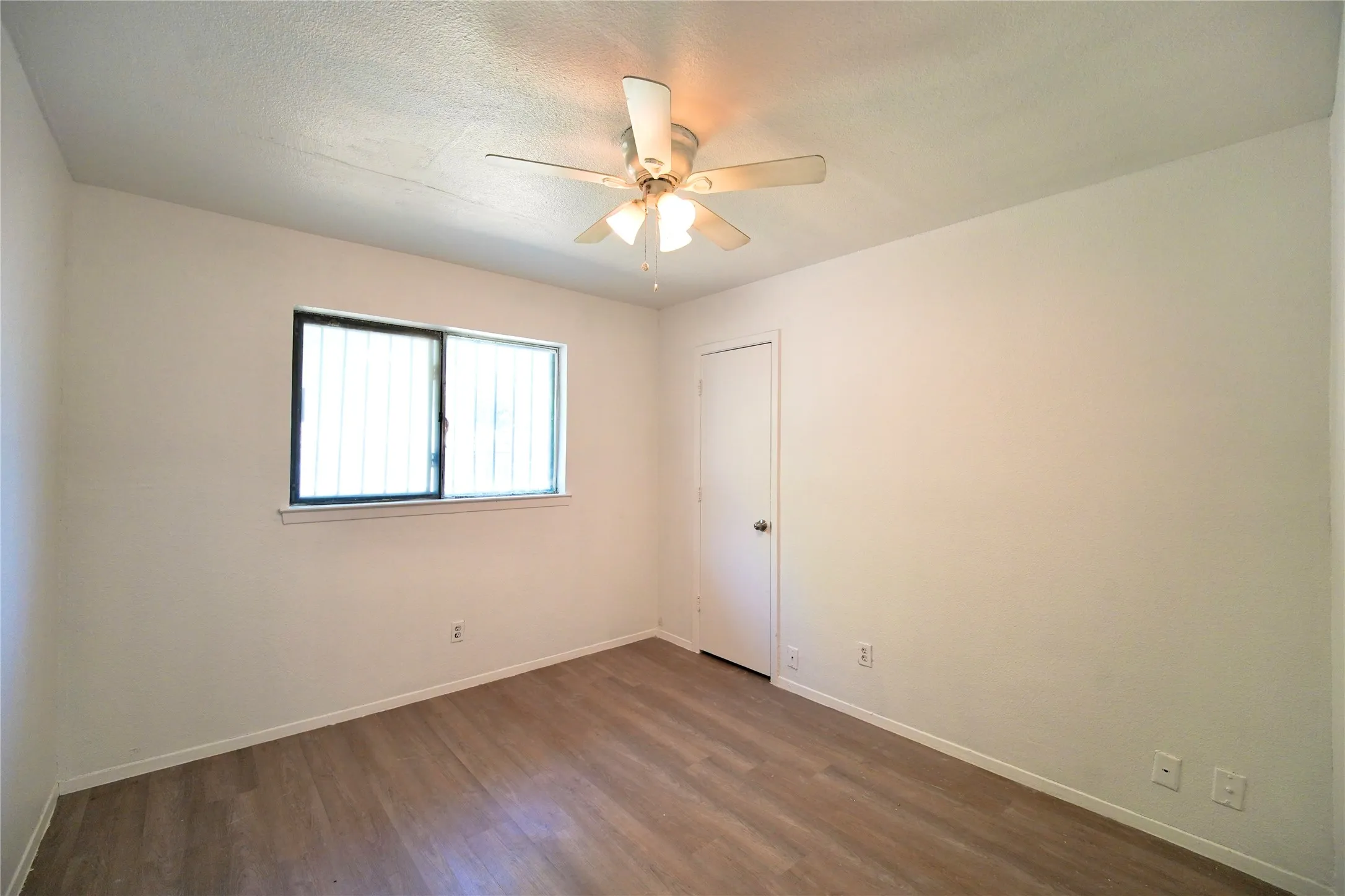 Single Family Residence For Rent in Dallas County , 1035 Timberview Drive, Hutchins, Texas 75141, 3 Bedroom, 2 Bathroom, 2 Garage spaces, 1,094 Sqft, built in 1970, mls#21406029, Real Estate Agent in Hutchins, Homes For Rent in Dallas county, Homes For Rent in Hutchins, Realtor in Hutchins Texas, Real Estate Brokerage Independent Realty Texas, Luminita Cordes Realtor