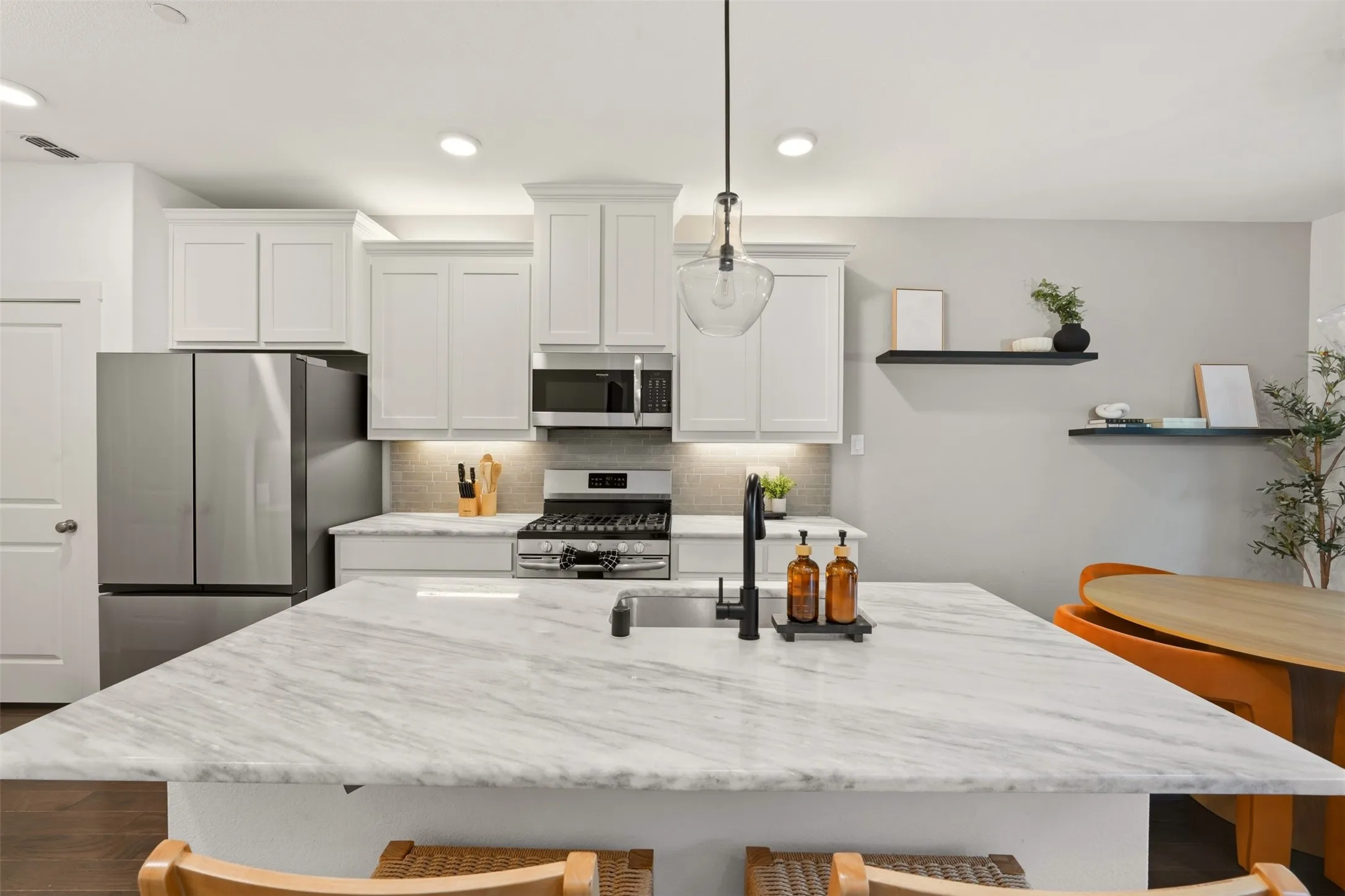 Single Family Residence For Sale in Denton County , 2725 Starburst Drive, Little Elm, Texas 75068, 2 Bedroom, 3 Bathroom, 2 Garage spaces, 1,456 Sqft, built in 2018, mls#21407334, Real Estate Agent in Little Elm, Homes For Sale in Denton county, Homes For Sale in Little Elm, Realtor in Little Elm Texas, Real Estate Brokerage Independent Realty Texas, Luminita Cordes Realtor