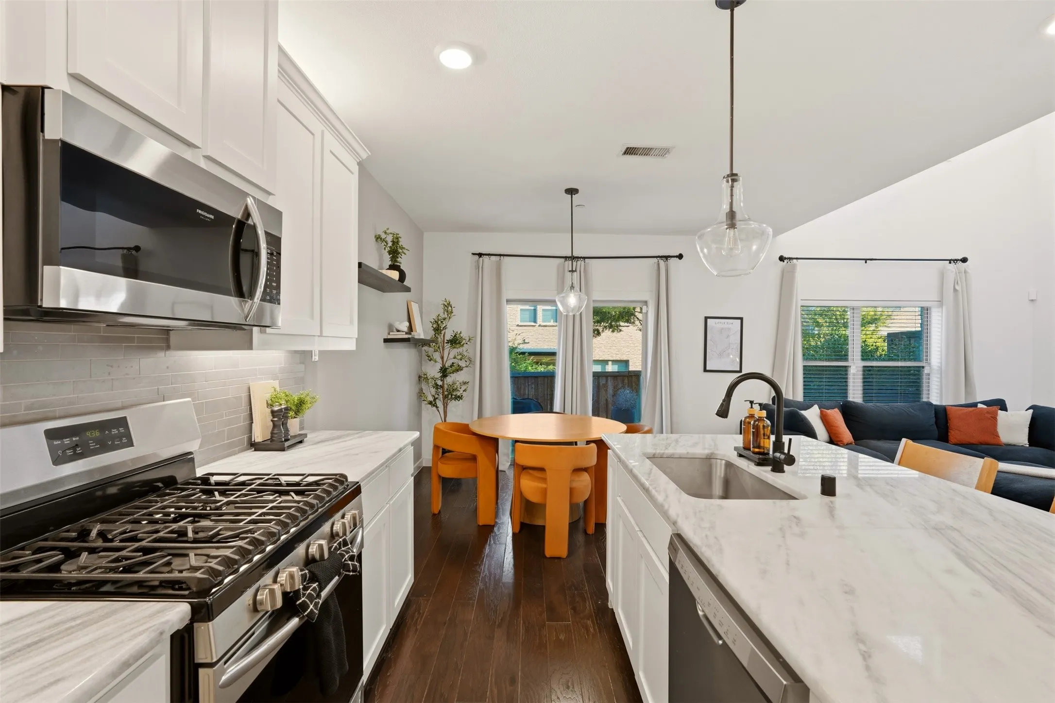 Single Family Residence For Sale in Denton County , 2725 Starburst Drive, Little Elm, Texas 75068, 2 Bedroom, 3 Bathroom, 2 Garage spaces, 1,456 Sqft, built in 2018, mls#21407334, Real Estate Agent in Little Elm, Homes For Sale in Denton county, Homes For Sale in Little Elm, Realtor in Little Elm Texas, Real Estate Brokerage Independent Realty Texas, Luminita Cordes Realtor