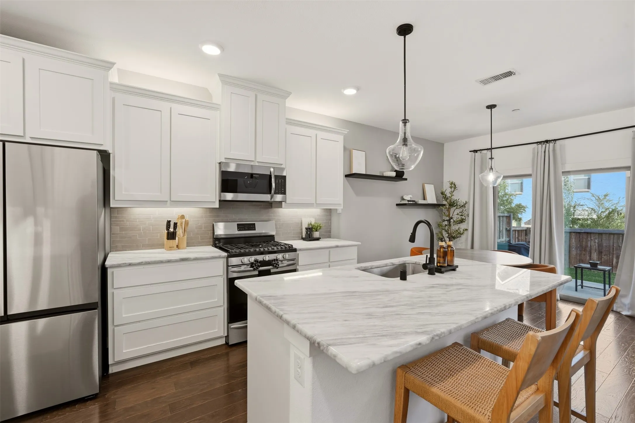 Single Family Residence For Sale in Denton County , 2725 Starburst Drive, Little Elm, Texas 75068, 2 Bedroom, 3 Bathroom, 2 Garage spaces, 1,456 Sqft, built in 2018, mls#21407334, Real Estate Agent in Little Elm, Homes For Sale in Denton county, Homes For Sale in Little Elm, Realtor in Little Elm Texas, Real Estate Brokerage Independent Realty Texas, Luminita Cordes Realtor