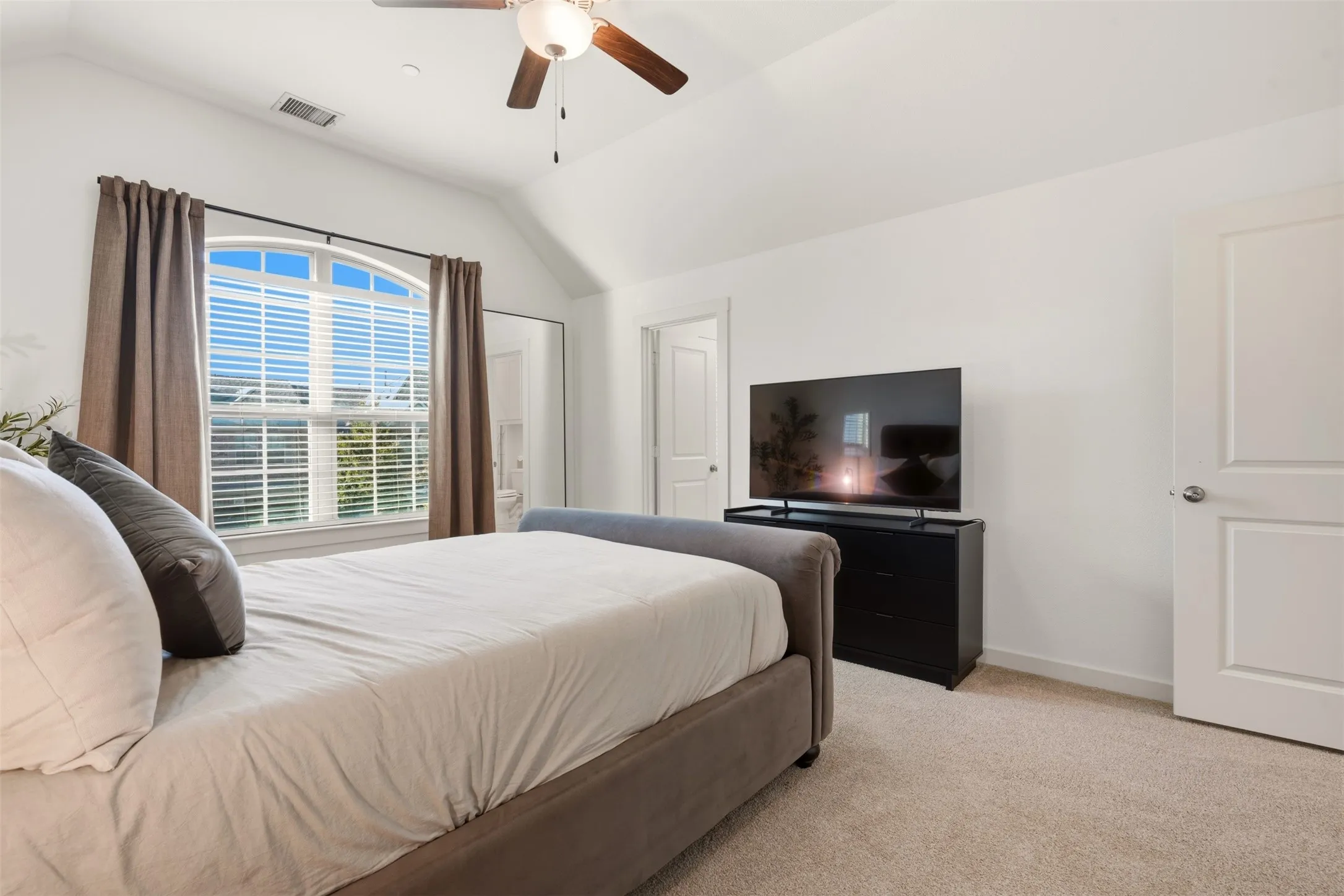 Single Family Residence For Sale in Denton County , 2725 Starburst Drive, Little Elm, Texas 75068, 2 Bedroom, 3 Bathroom, 2 Garage spaces, 1,456 Sqft, built in 2018, mls#21407334, Real Estate Agent in Little Elm, Homes For Sale in Denton county, Homes For Sale in Little Elm, Realtor in Little Elm Texas, Real Estate Brokerage Independent Realty Texas, Luminita Cordes Realtor