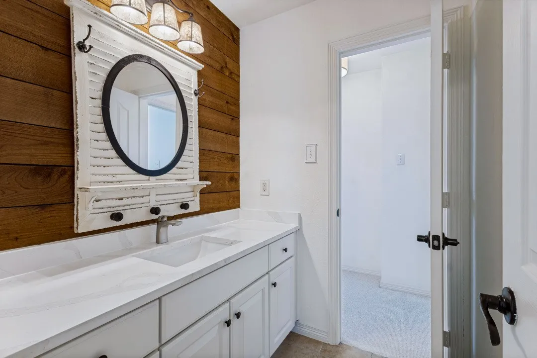 FULL BATH FOR GUEST ROOM UPSTAIRS