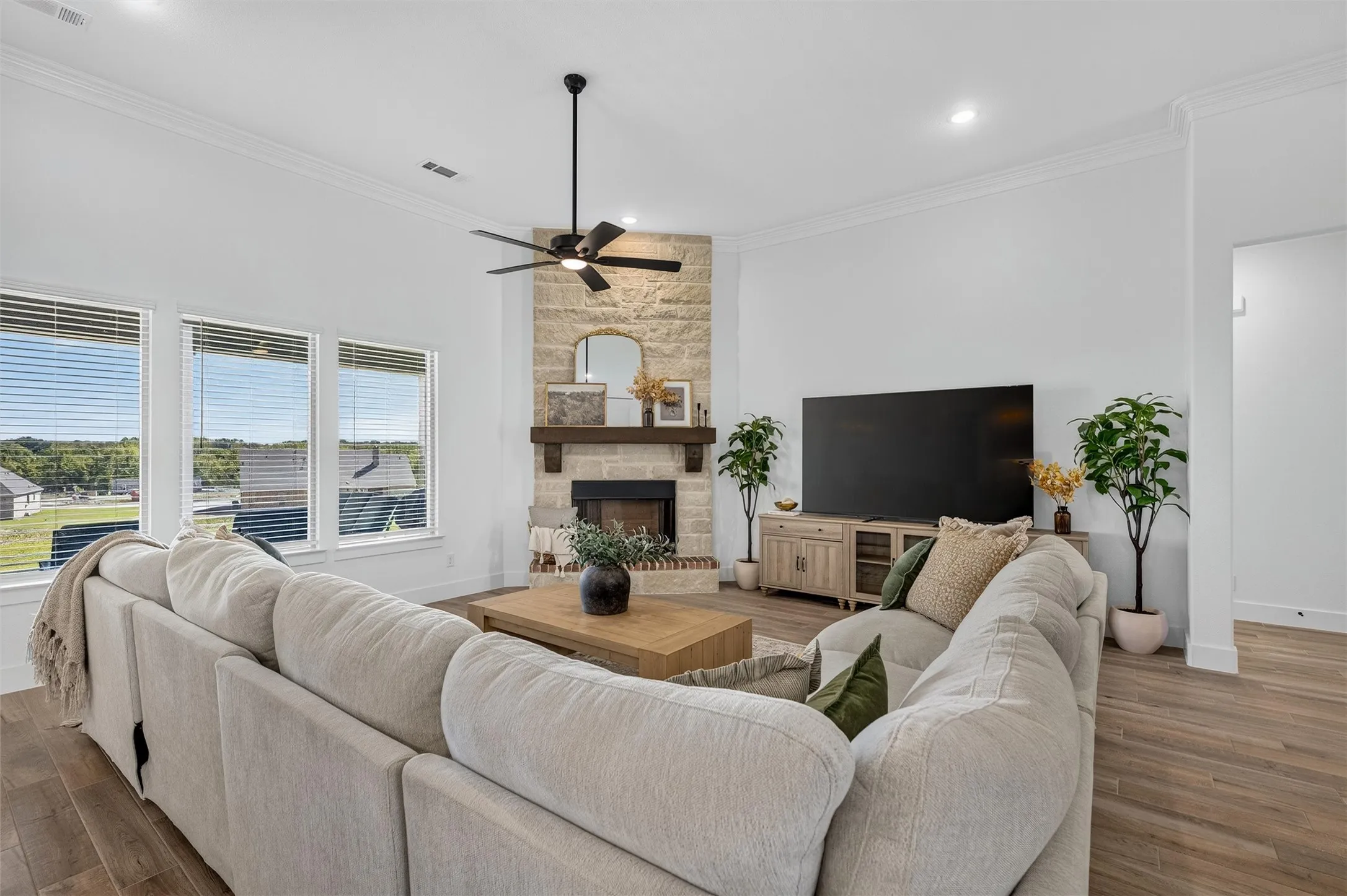 Single Family Residence For Sale in Grayson County , 813 Valley Ridge Road, Van Alstyne, Texas 75495, 5 Bedroom, 3 Bathroom, 3 Garage spaces, 3,508 Sqft, built in 2026, mls#21405783, Real Estate Agent in Van Alstyne, Homes For Sale in Grayson county, Homes For Sale in Van Alstyne, Realtor in Van Alstyne Texas, Real Estate Brokerage Independent Realty Texas, Luminita Cordes Realtor