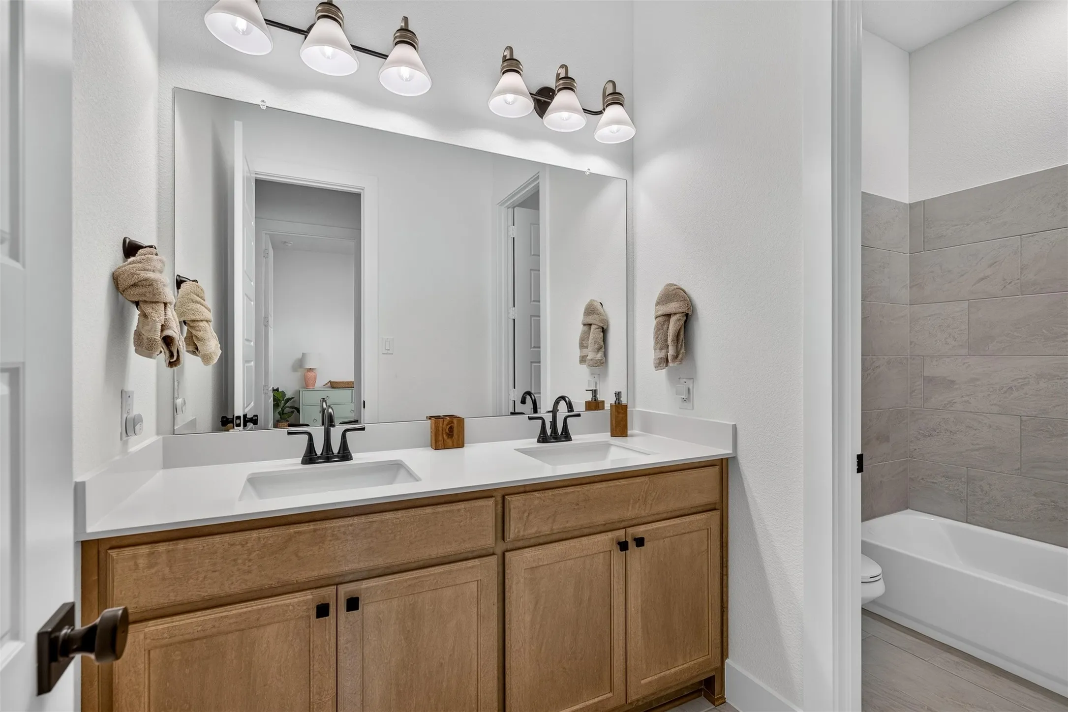 Single Family Residence For Sale in Grayson County , 813 Valley Ridge Road, Van Alstyne, Texas 75495, 5 Bedroom, 3 Bathroom, 3 Garage spaces, 3,508 Sqft, built in 2026, mls#21405783, Real Estate Agent in Van Alstyne, Homes For Sale in Grayson county, Homes For Sale in Van Alstyne, Realtor in Van Alstyne Texas, Real Estate Brokerage Independent Realty Texas, Luminita Cordes Realtor