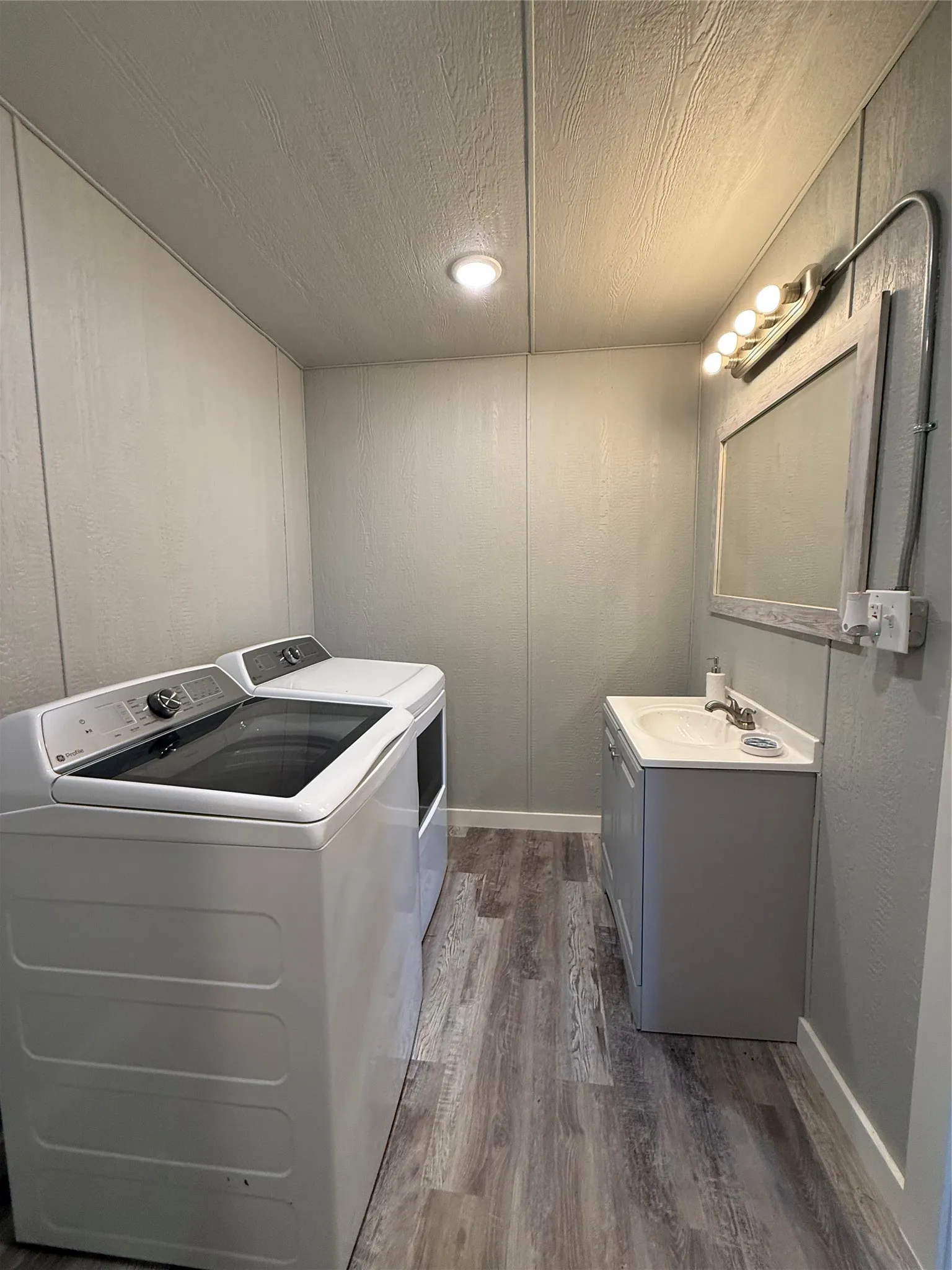 Single Family Residence For Rent in Palo Pinto County , 4529 Fm 1195, Mineral Wells, Texas 76067, 2 Bedroom, 2 Bathroom, Garage spaces, 1,880 Sqft, built in 1904, mls#21407805, Real Estate Agent in Mineral Wells, Homes For Rent in Palo Pinto county, Homes For Rent in Mineral Wells, Realtor in Mineral Wells Texas, Real Estate Brokerage Independent Realty Texas, Luminita Cordes Realtor