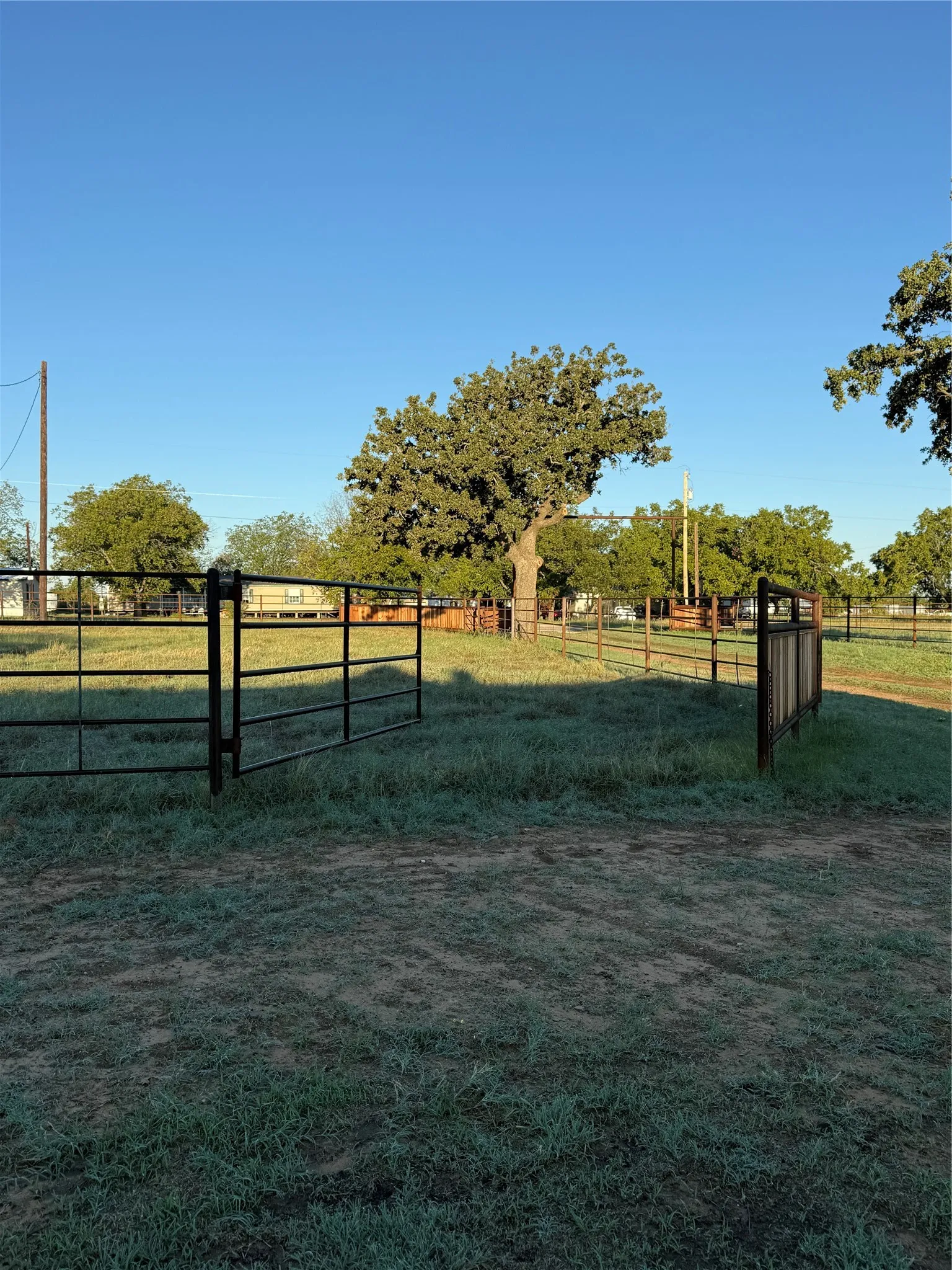 Single Family Residence For Rent in Palo Pinto County , 4529 Fm 1195, Mineral Wells, Texas 76067, 2 Bedroom, 2 Bathroom, Garage spaces, 1,880 Sqft, built in 1904, mls#21407805, Real Estate Agent in Mineral Wells, Homes For Rent in Palo Pinto county, Homes For Rent in Mineral Wells, Realtor in Mineral Wells Texas, Real Estate Brokerage Independent Realty Texas, Luminita Cordes Realtor