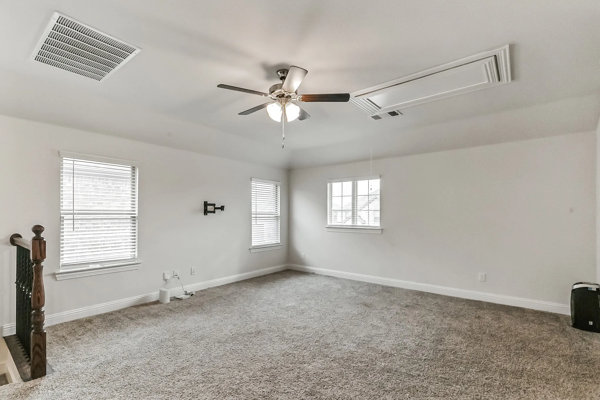 Single Family Residence For Rent in Denton County , 6028 Paddock Lane, Little Elm, Texas 76227, 4 Bedroom, 3 Bathroom, 2 Garage spaces, 2,286 Sqft, built in 2021, mls#21408587, Real Estate Agent in Little Elm, Homes For Rent in Denton county, Homes For Rent in Little Elm, Realtor in Little Elm Texas, Real Estate Brokerage Independent Realty Texas, Luminita Cordes Realtor