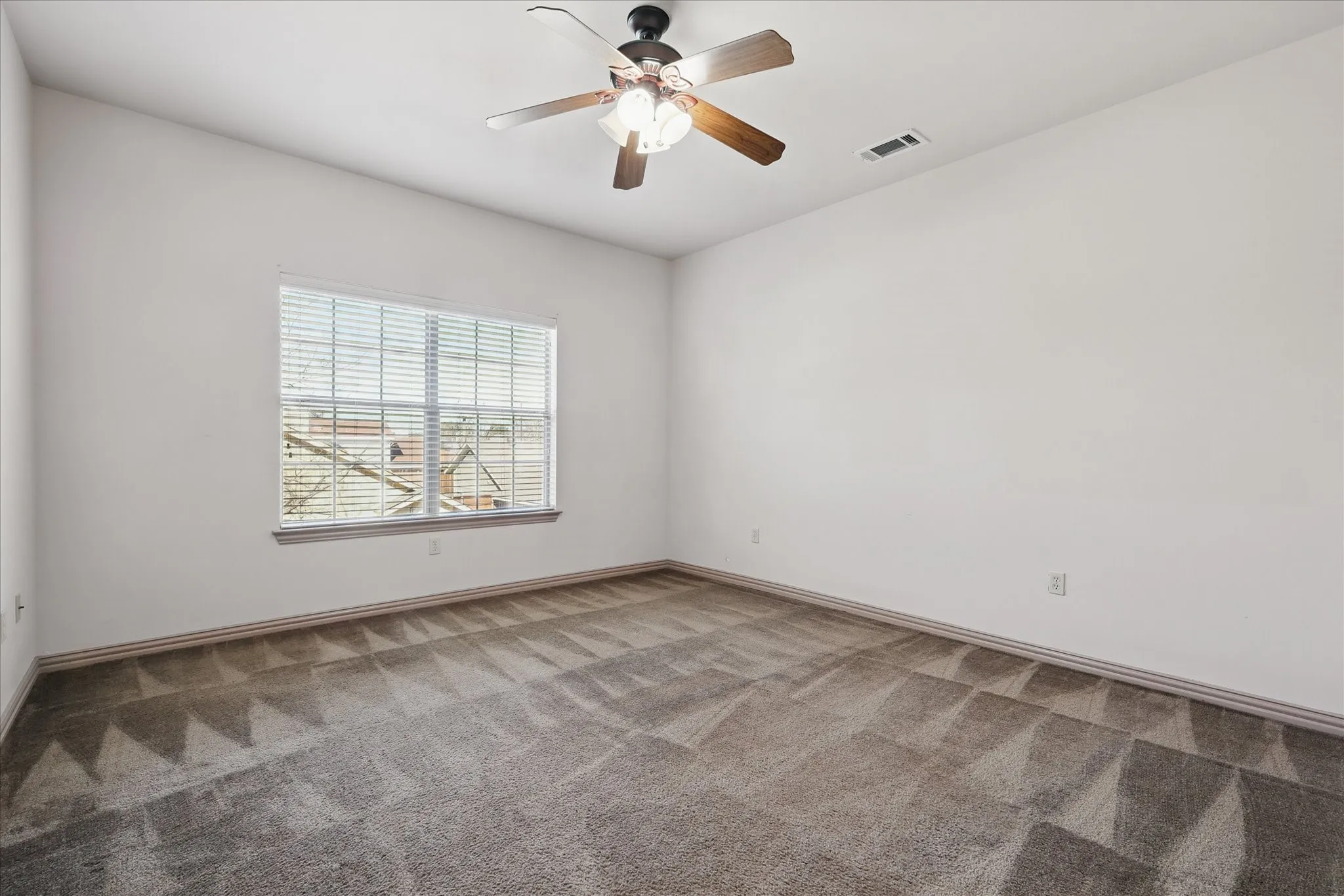Townhouse For Rent in Dallas County , 3709 Pearl Trail, Garland, Texas 75044, 2 Bedroom, 3 Bathroom, 2 Garage spaces, 1,721 Sqft, built in 2007, mls#21408211, Real Estate Agent in Garland, Homes For Rent in Dallas county, Homes For Rent in Garland, Realtor in Garland Texas, Real Estate Brokerage Independent Realty Texas, Luminita Cordes Realtor