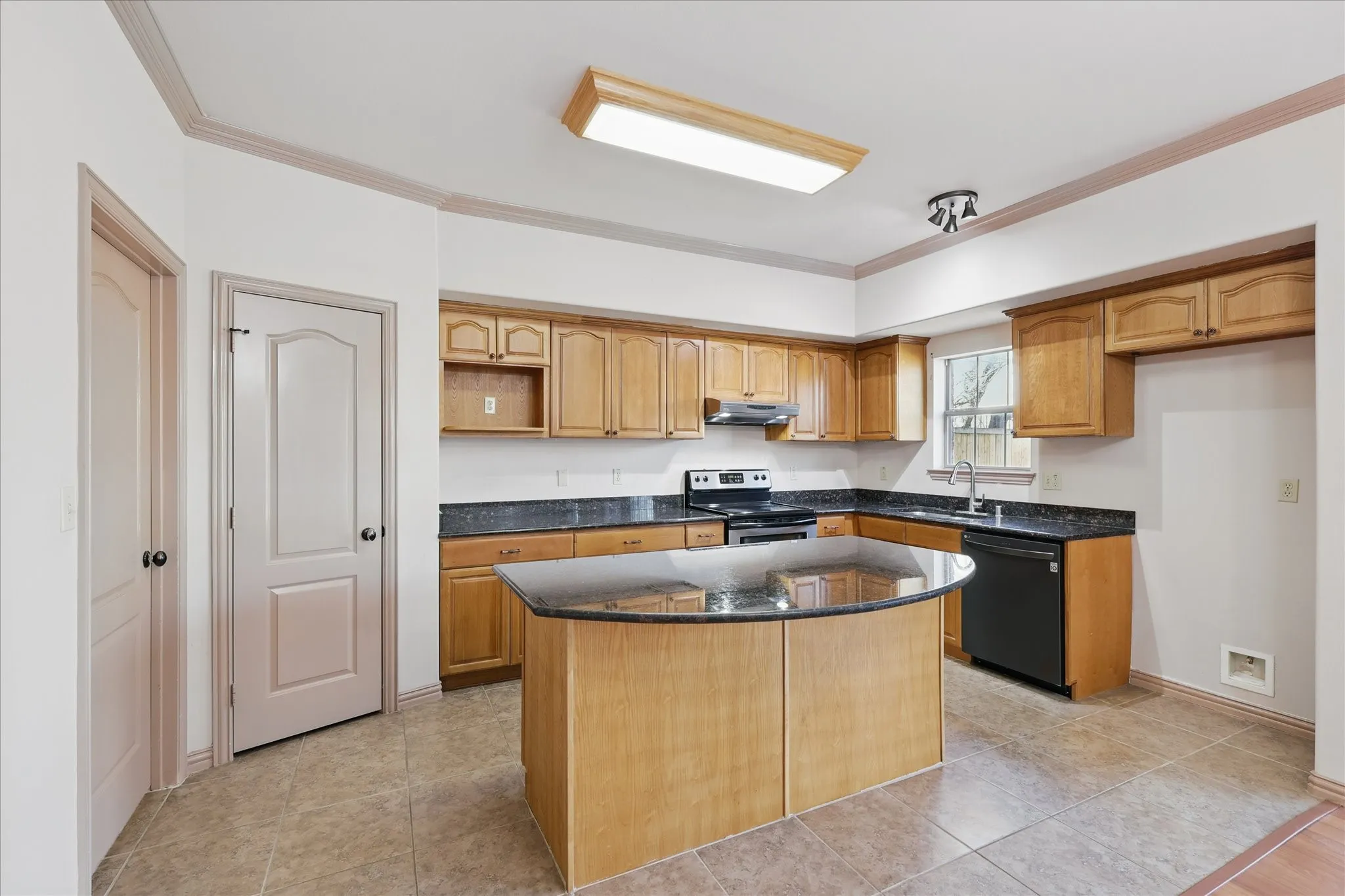 Townhouse For Rent in Dallas County , 3709 Pearl Trail, Garland, Texas 75044, 2 Bedroom, 3 Bathroom, 2 Garage spaces, 1,721 Sqft, built in 2007, mls#21408211, Real Estate Agent in Garland, Homes For Rent in Dallas county, Homes For Rent in Garland, Realtor in Garland Texas, Real Estate Brokerage Independent Realty Texas, Luminita Cordes Realtor