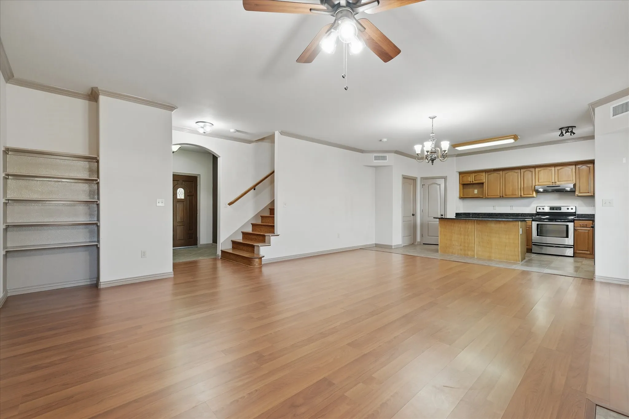 Townhouse For Rent in Dallas County , 3709 Pearl Trail, Garland, Texas 75044, 2 Bedroom, 3 Bathroom, 2 Garage spaces, 1,721 Sqft, built in 2007, mls#21408211, Real Estate Agent in Garland, Homes For Rent in Dallas county, Homes For Rent in Garland, Realtor in Garland Texas, Real Estate Brokerage Independent Realty Texas, Luminita Cordes Realtor