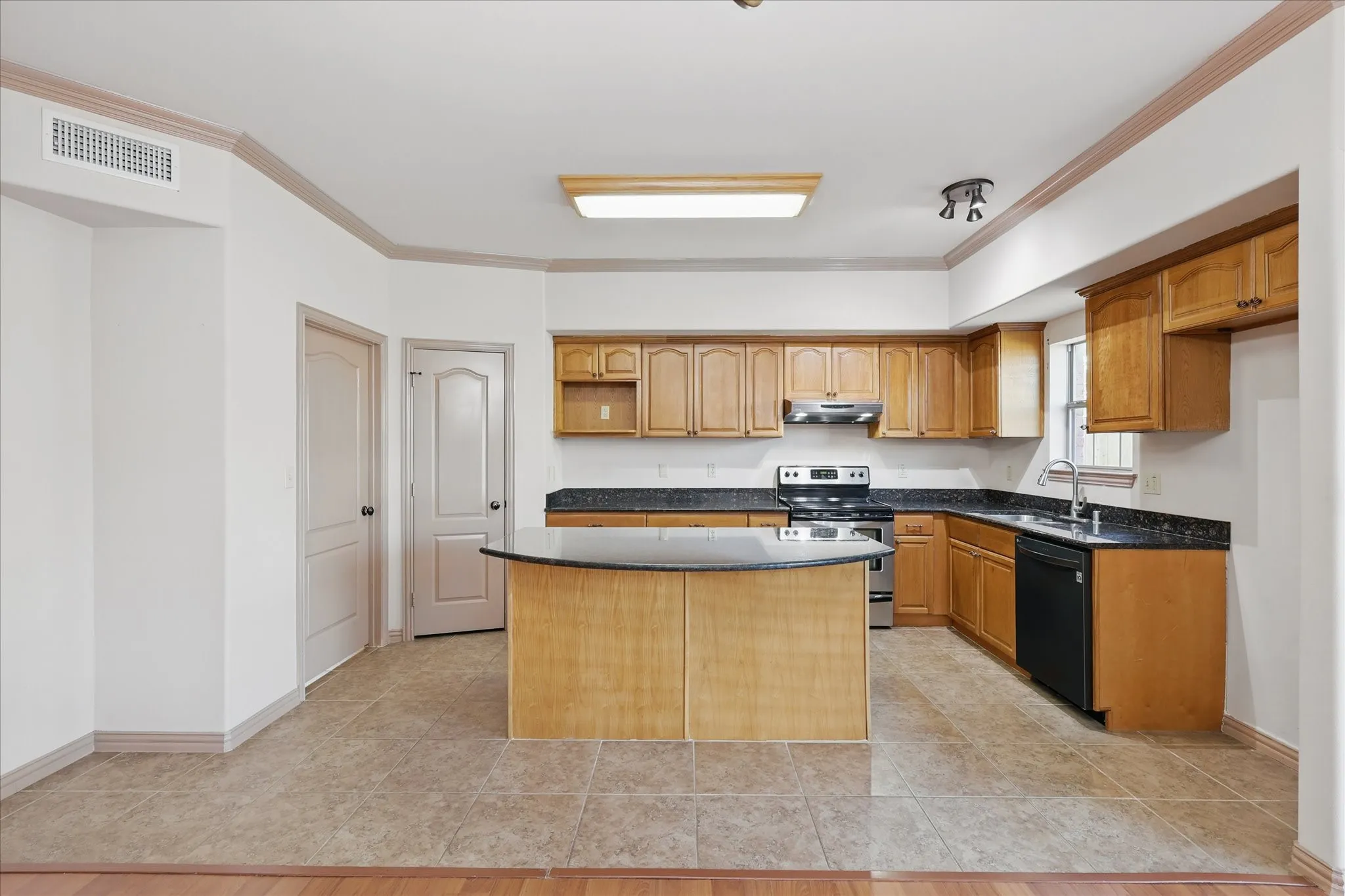Townhouse For Rent in Dallas County , 3709 Pearl Trail, Garland, Texas 75044, 2 Bedroom, 3 Bathroom, 2 Garage spaces, 1,721 Sqft, built in 2007, mls#21408211, Real Estate Agent in Garland, Homes For Rent in Dallas county, Homes For Rent in Garland, Realtor in Garland Texas, Real Estate Brokerage Independent Realty Texas, Luminita Cordes Realtor