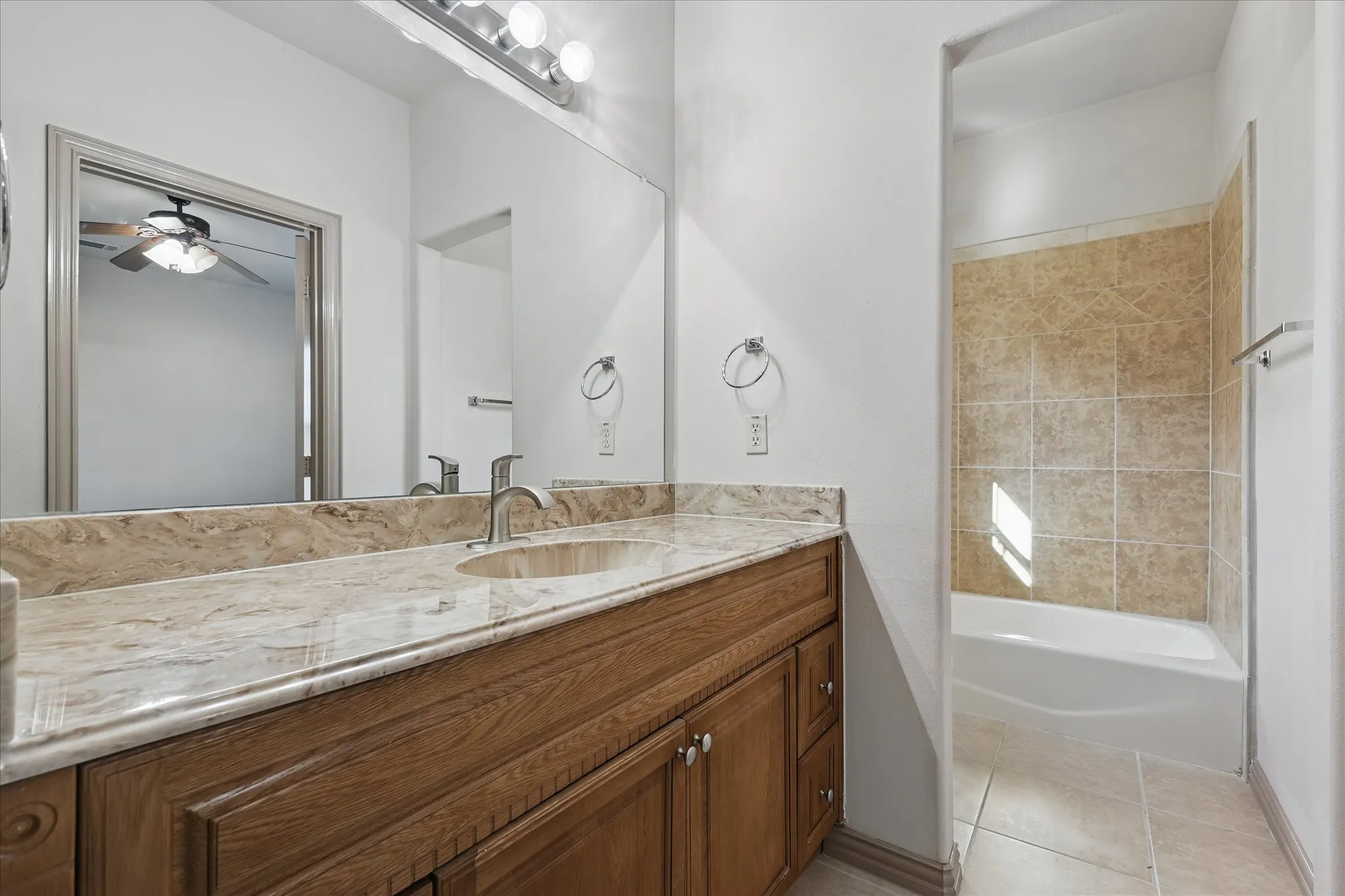 Townhouse For Rent in Dallas County , 3709 Pearl Trail, Garland, Texas 75044, 2 Bedroom, 3 Bathroom, 2 Garage spaces, 1,721 Sqft, built in 2007, mls#21408211, Real Estate Agent in Garland, Homes For Rent in Dallas county, Homes For Rent in Garland, Realtor in Garland Texas, Real Estate Brokerage Independent Realty Texas, Luminita Cordes Realtor