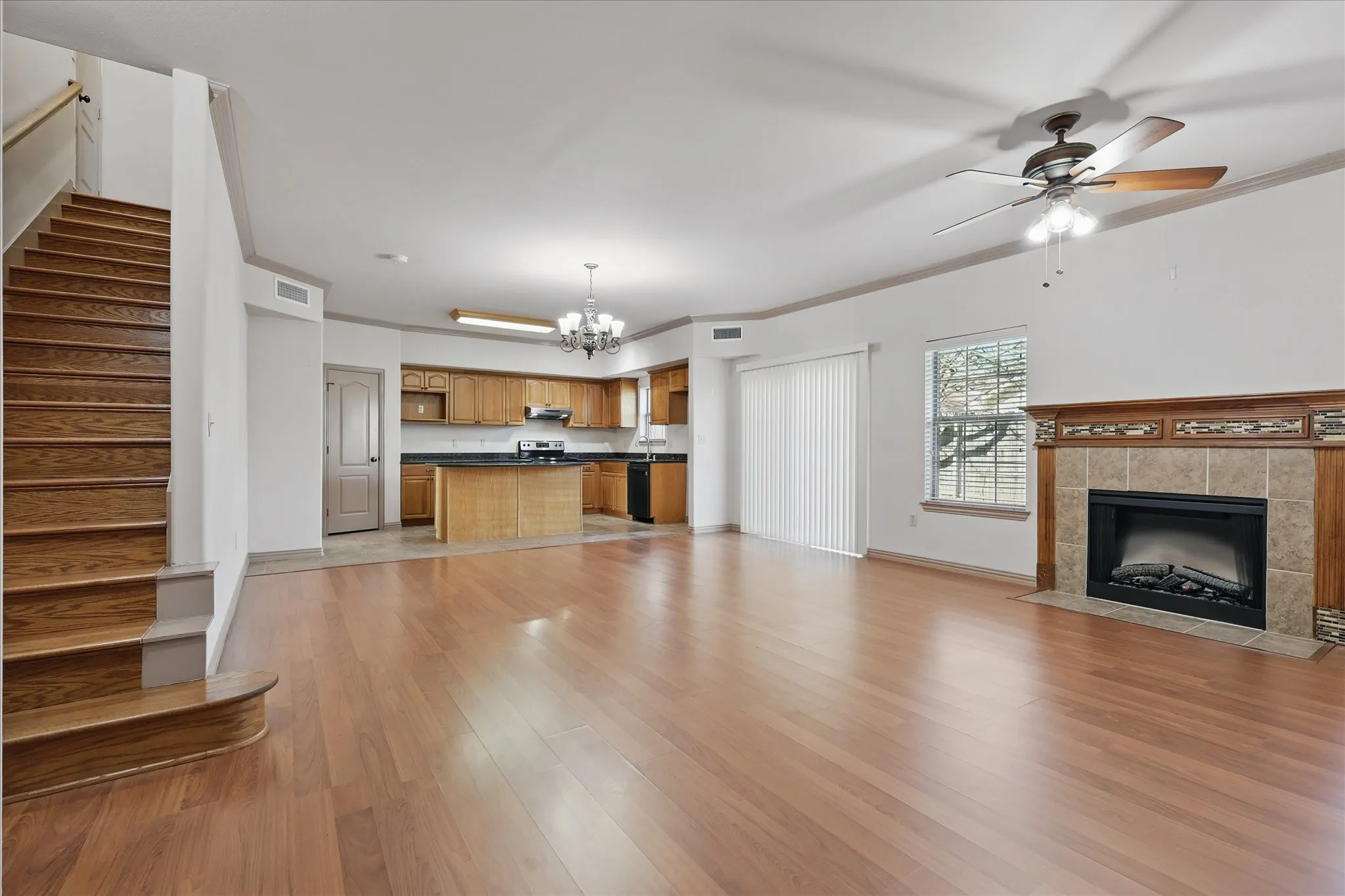 Townhouse For Rent in Dallas County , 3709 Pearl Trail, Garland, Texas 75044, 2 Bedroom, 3 Bathroom, 2 Garage spaces, 1,721 Sqft, built in 2007, mls#21408211, Real Estate Agent in Garland, Homes For Rent in Dallas county, Homes For Rent in Garland, Realtor in Garland Texas, Real Estate Brokerage Independent Realty Texas, Luminita Cordes Realtor