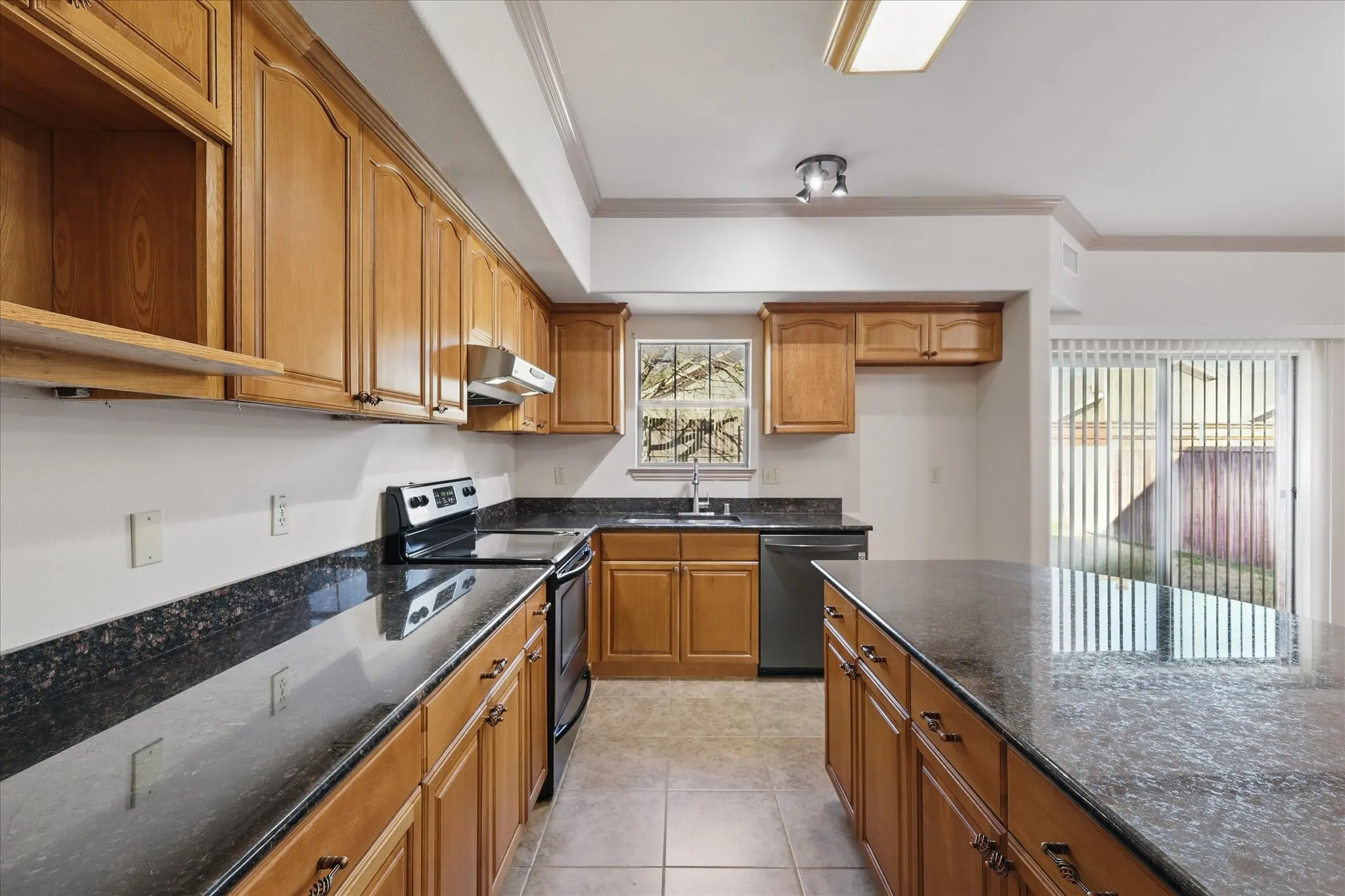 Townhouse For Rent in Dallas County , 3709 Pearl Trail, Garland, Texas 75044, 2 Bedroom, 3 Bathroom, 2 Garage spaces, 1,721 Sqft, built in 2007, mls#21408211, Real Estate Agent in Garland, Homes For Rent in Dallas county, Homes For Rent in Garland, Realtor in Garland Texas, Real Estate Brokerage Independent Realty Texas, Luminita Cordes Realtor
