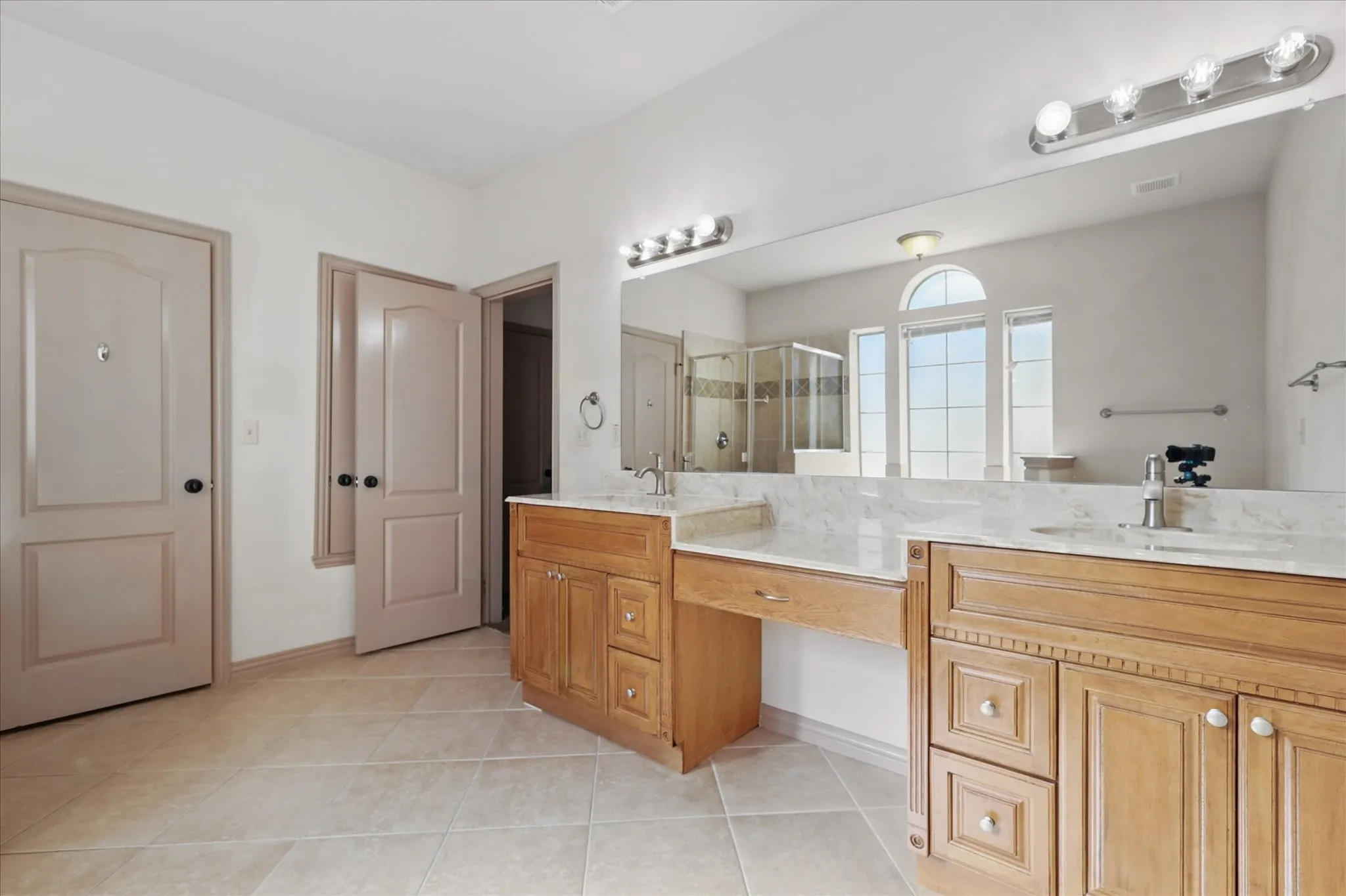 Townhouse For Rent in Dallas County , 3709 Pearl Trail, Garland, Texas 75044, 2 Bedroom, 3 Bathroom, 2 Garage spaces, 1,721 Sqft, built in 2007, mls#21408211, Real Estate Agent in Garland, Homes For Rent in Dallas county, Homes For Rent in Garland, Realtor in Garland Texas, Real Estate Brokerage Independent Realty Texas, Luminita Cordes Realtor