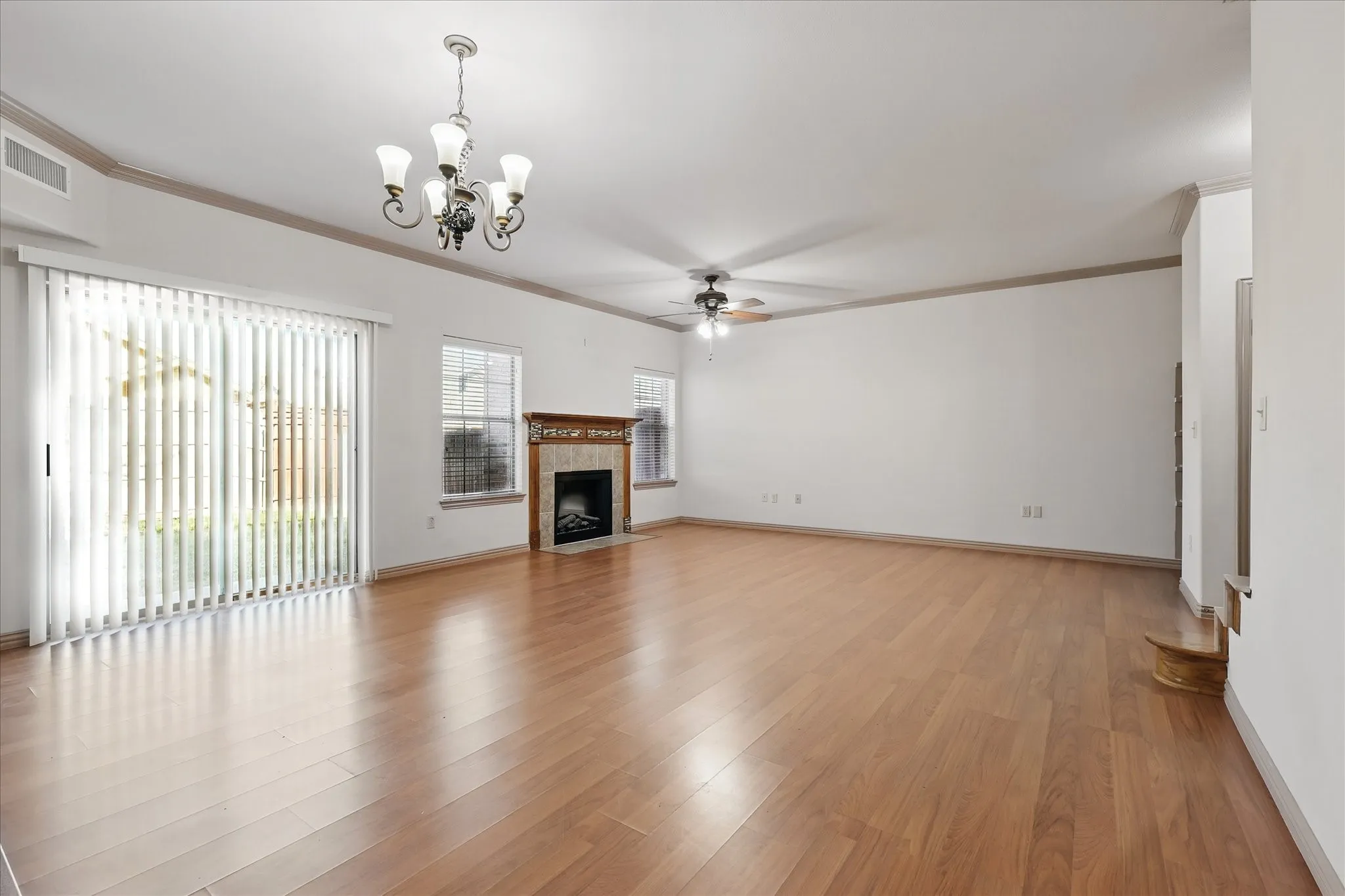 Townhouse For Rent in Dallas County , 3709 Pearl Trail, Garland, Texas 75044, 2 Bedroom, 3 Bathroom, 2 Garage spaces, 1,721 Sqft, built in 2007, mls#21408211, Real Estate Agent in Garland, Homes For Rent in Dallas county, Homes For Rent in Garland, Realtor in Garland Texas, Real Estate Brokerage Independent Realty Texas, Luminita Cordes Realtor