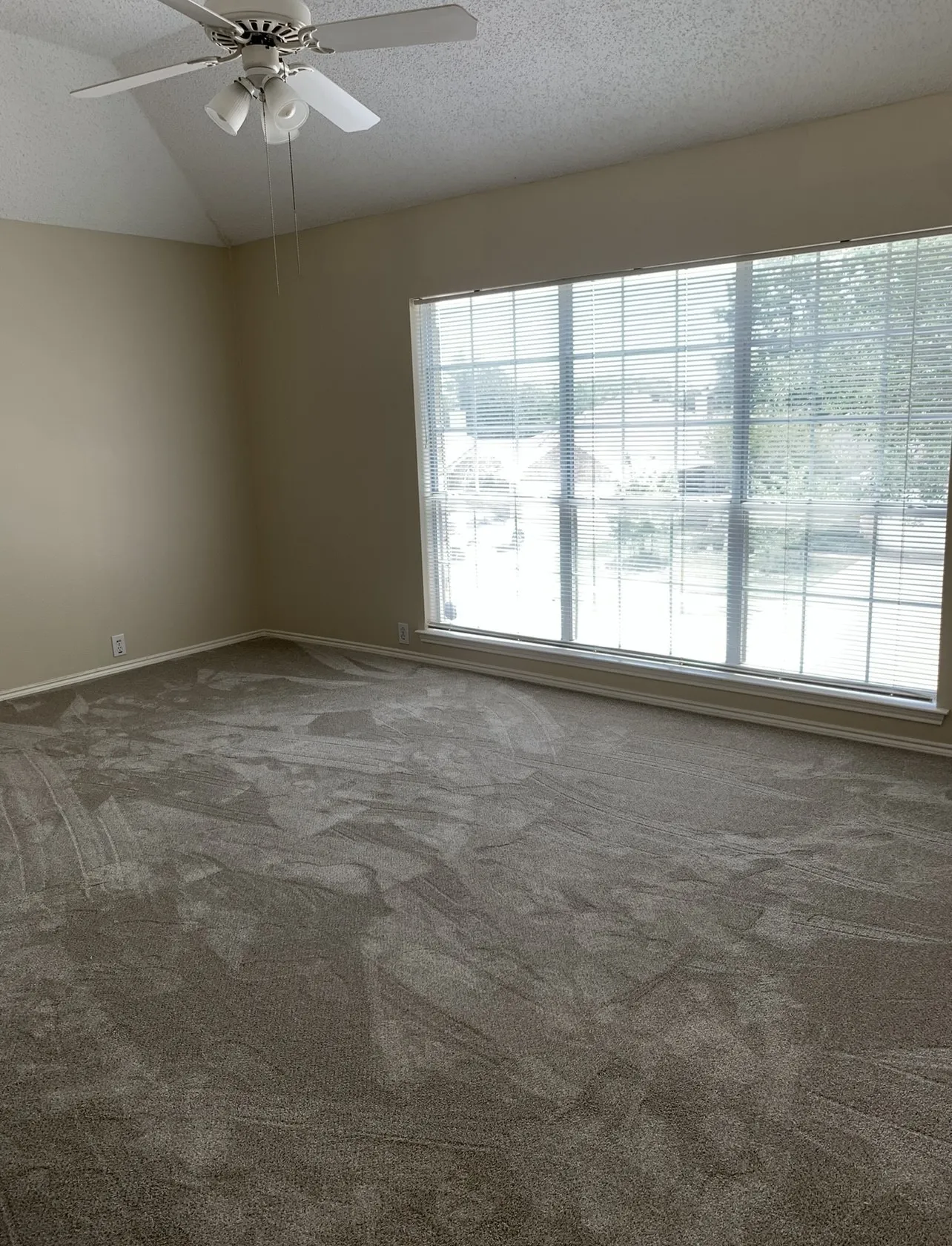 Single Family Residence For Rent in Tarrant County , 205 Branch Bend, Euless, Texas 76039, 3 Bedroom, 3 Bathroom, 2 Garage spaces, 1,924 Sqft, built in 1993, mls#21408688, Real Estate Agent in Euless, Homes For Rent in Tarrant county, Homes For Rent in Euless, Realtor in Euless Texas, Real Estate Brokerage Independent Realty Texas, Luminita Cordes Realtor