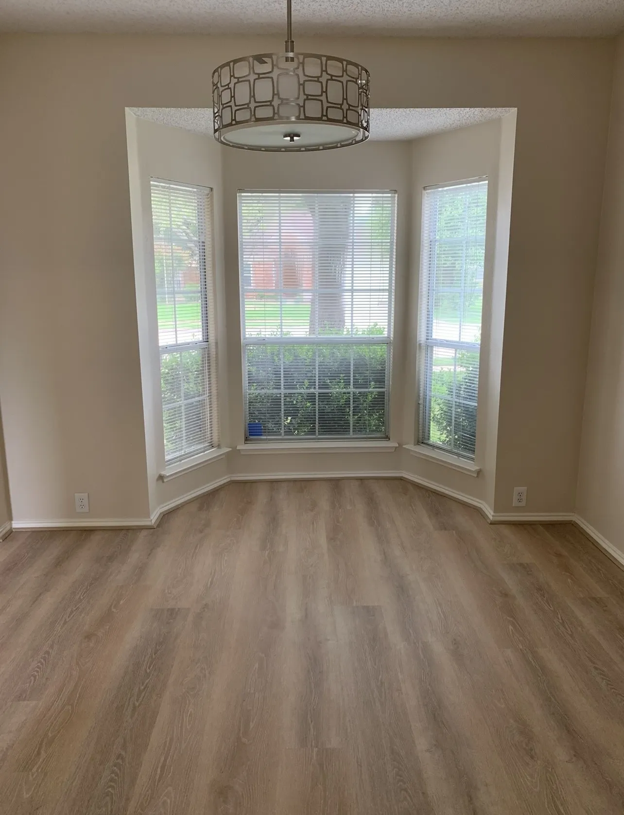 Single Family Residence For Rent in Tarrant County , 205 Branch Bend, Euless, Texas 76039, 3 Bedroom, 3 Bathroom, 2 Garage spaces, 1,924 Sqft, built in 1993, mls#21408688, Real Estate Agent in Euless, Homes For Rent in Tarrant county, Homes For Rent in Euless, Realtor in Euless Texas, Real Estate Brokerage Independent Realty Texas, Luminita Cordes Realtor