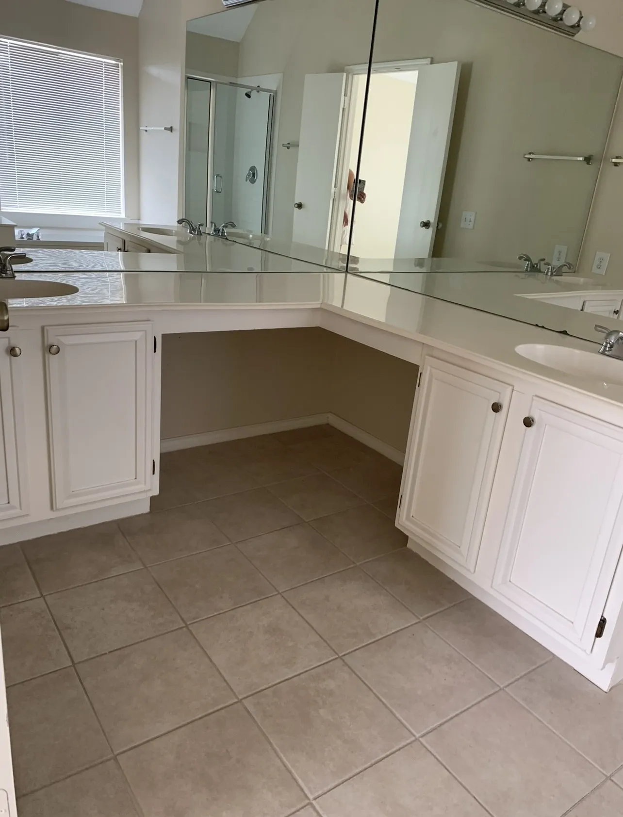 Single Family Residence For Rent in Tarrant County , 205 Branch Bend, Euless, Texas 76039, 3 Bedroom, 3 Bathroom, 2 Garage spaces, 1,924 Sqft, built in 1993, mls#21408688, Real Estate Agent in Euless, Homes For Rent in Tarrant county, Homes For Rent in Euless, Realtor in Euless Texas, Real Estate Brokerage Independent Realty Texas, Luminita Cordes Realtor