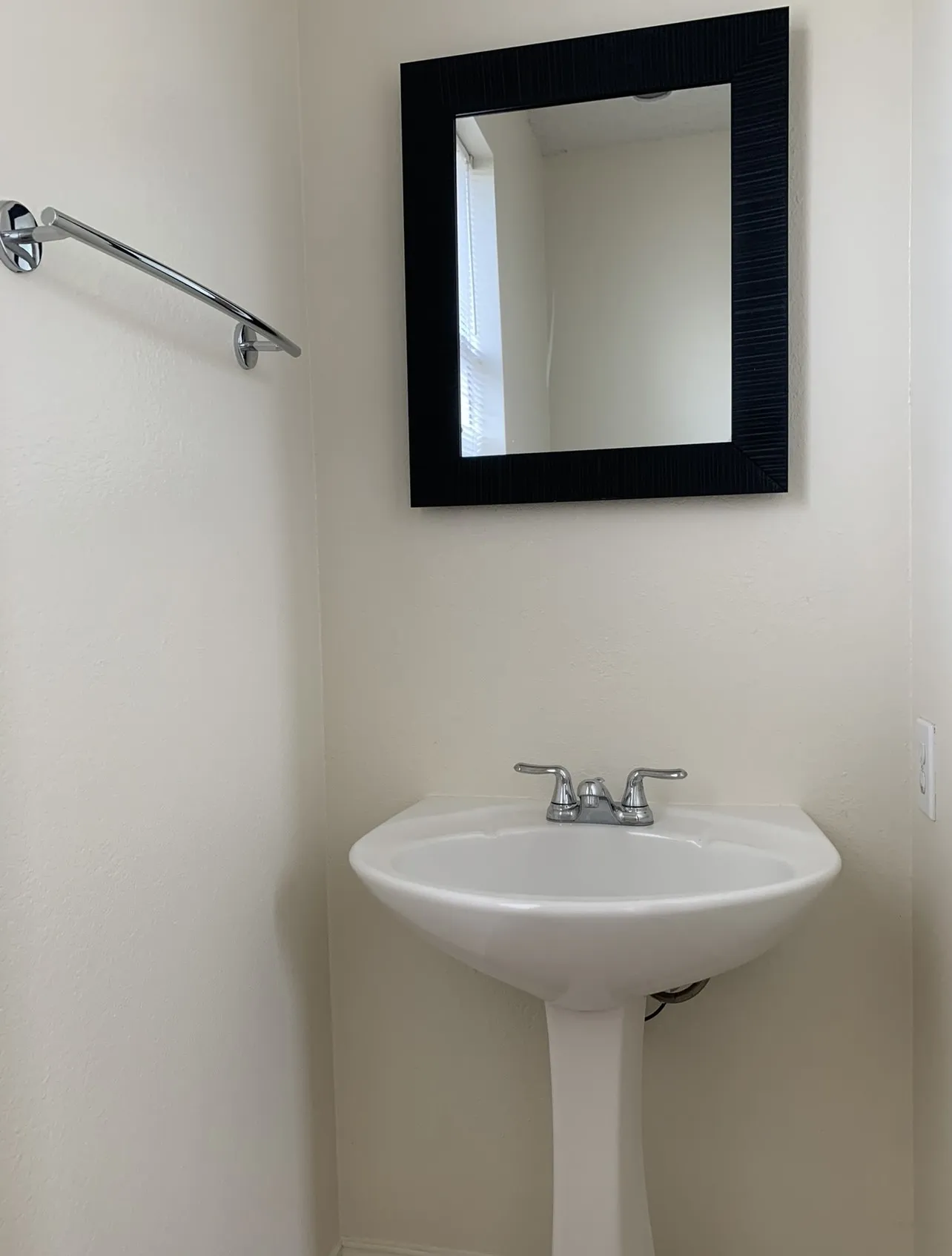 Single Family Residence For Rent in Tarrant County , 205 Branch Bend, Euless, Texas 76039, 3 Bedroom, 3 Bathroom, 2 Garage spaces, 1,924 Sqft, built in 1993, mls#21408688, Real Estate Agent in Euless, Homes For Rent in Tarrant county, Homes For Rent in Euless, Realtor in Euless Texas, Real Estate Brokerage Independent Realty Texas, Luminita Cordes Realtor