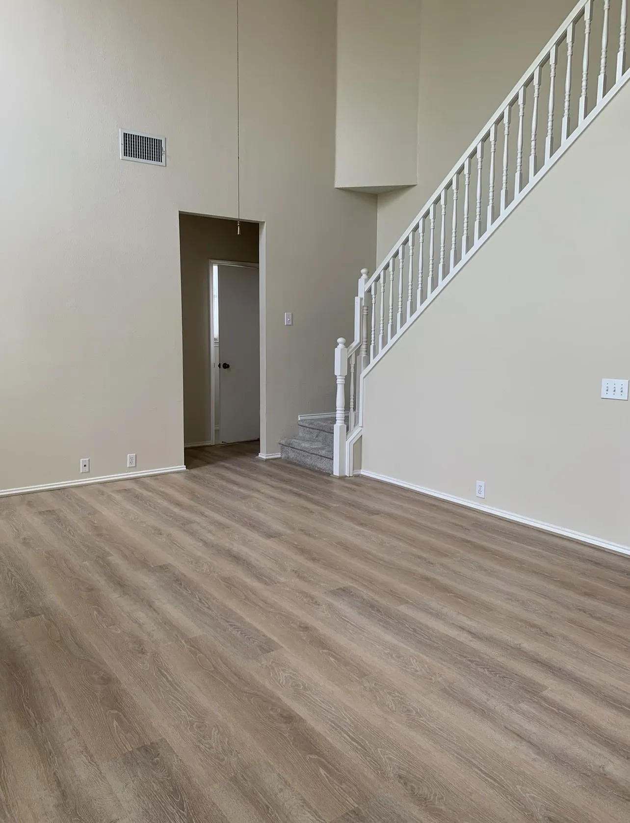 Single Family Residence For Rent in Tarrant County , 205 Branch Bend, Euless, Texas 76039, 3 Bedroom, 3 Bathroom, 2 Garage spaces, 1,924 Sqft, built in 1993, mls#21408688, Real Estate Agent in Euless, Homes For Rent in Tarrant county, Homes For Rent in Euless, Realtor in Euless Texas, Real Estate Brokerage Independent Realty Texas, Luminita Cordes Realtor